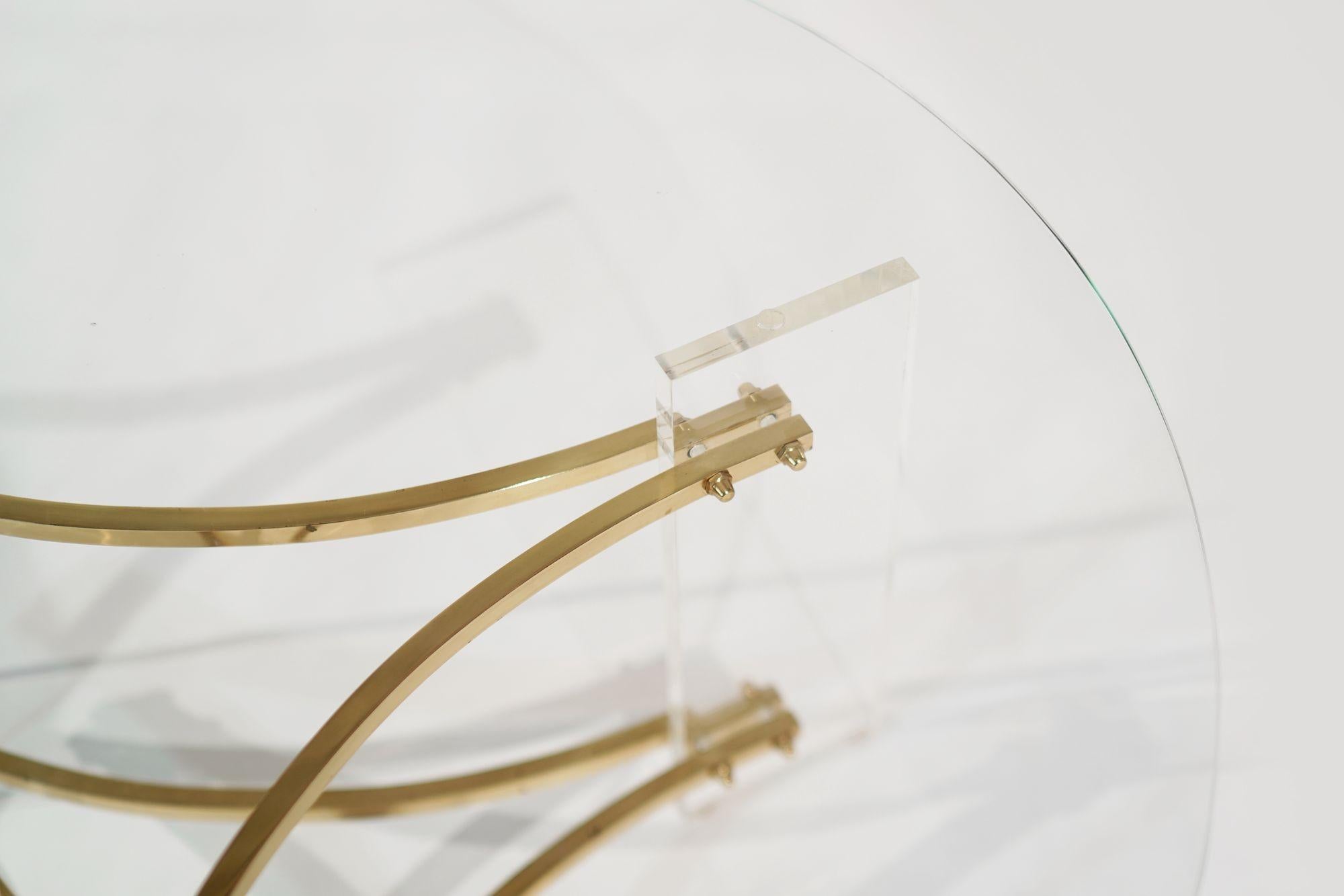 Table basse en Lucite et laiton de Charles Hollis-Jones, vers 1970 en vente 3