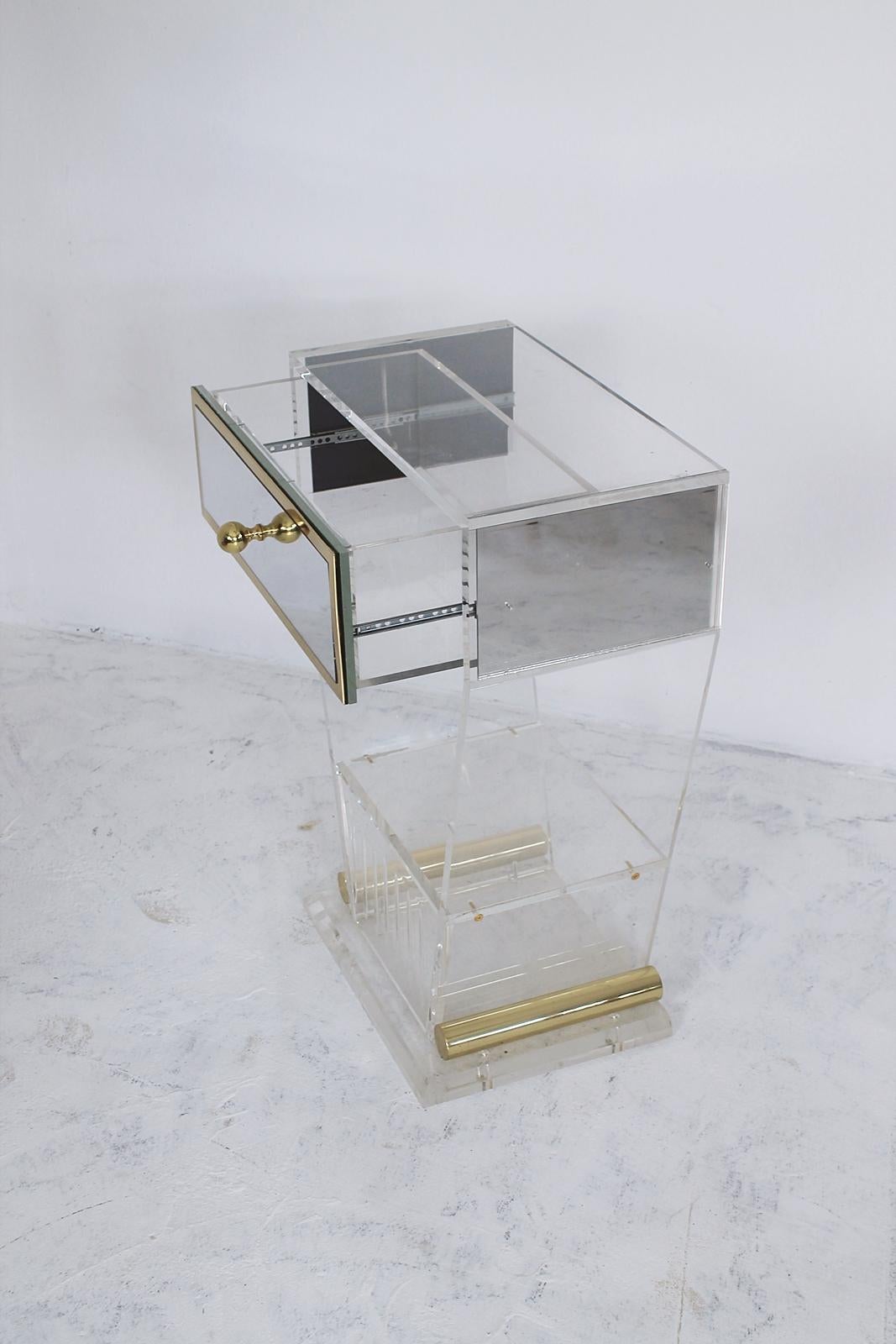 Lucite and Brass Entry Console Table With Mirrored Drawer, 1970s, France In Good Condition For Sale In Debrecen-Pallag, HU