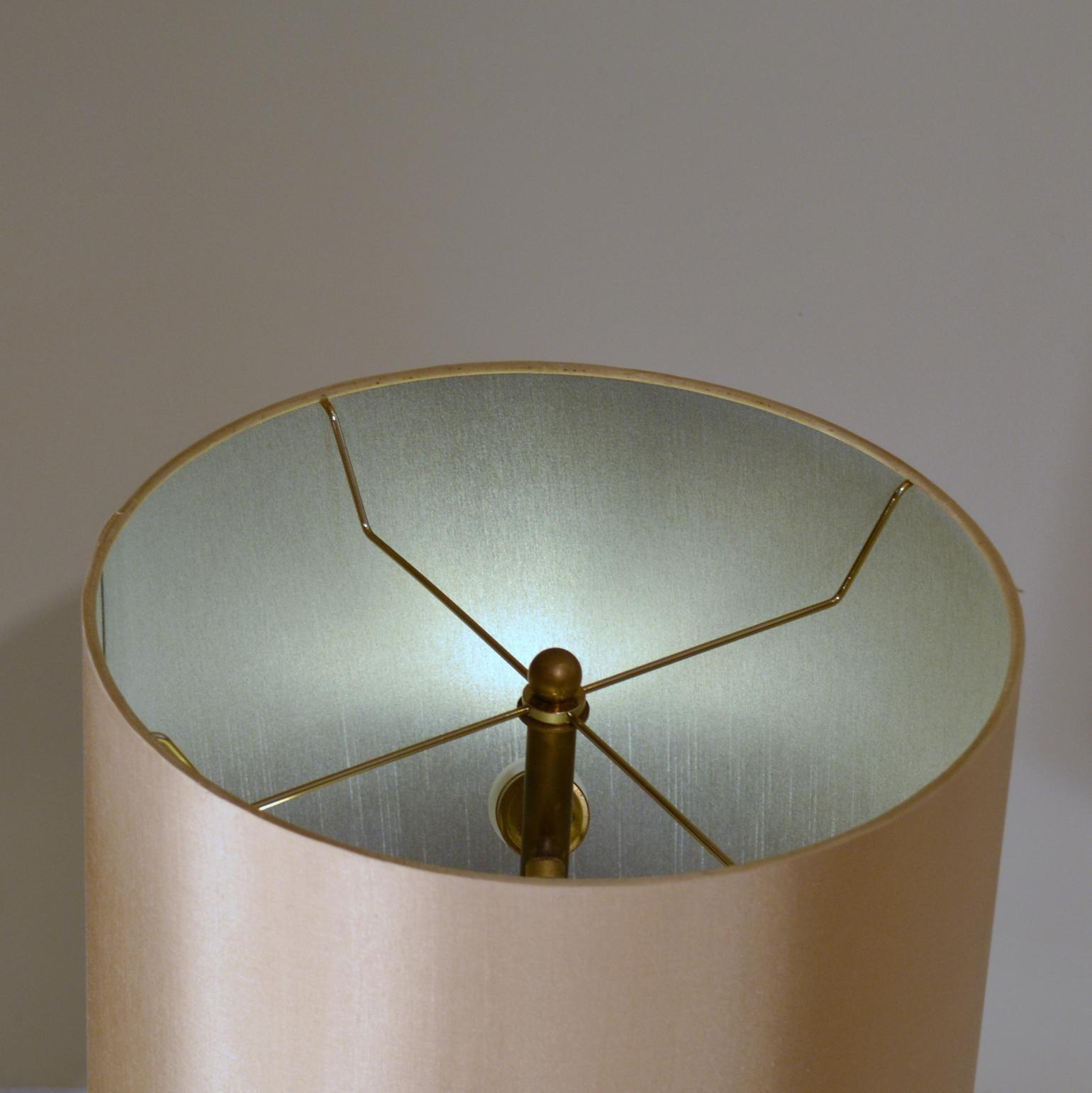Mid-Century Modern Lucite and Brass Table Lamp Italian 1960s with Silk Lamp Shade For Sale