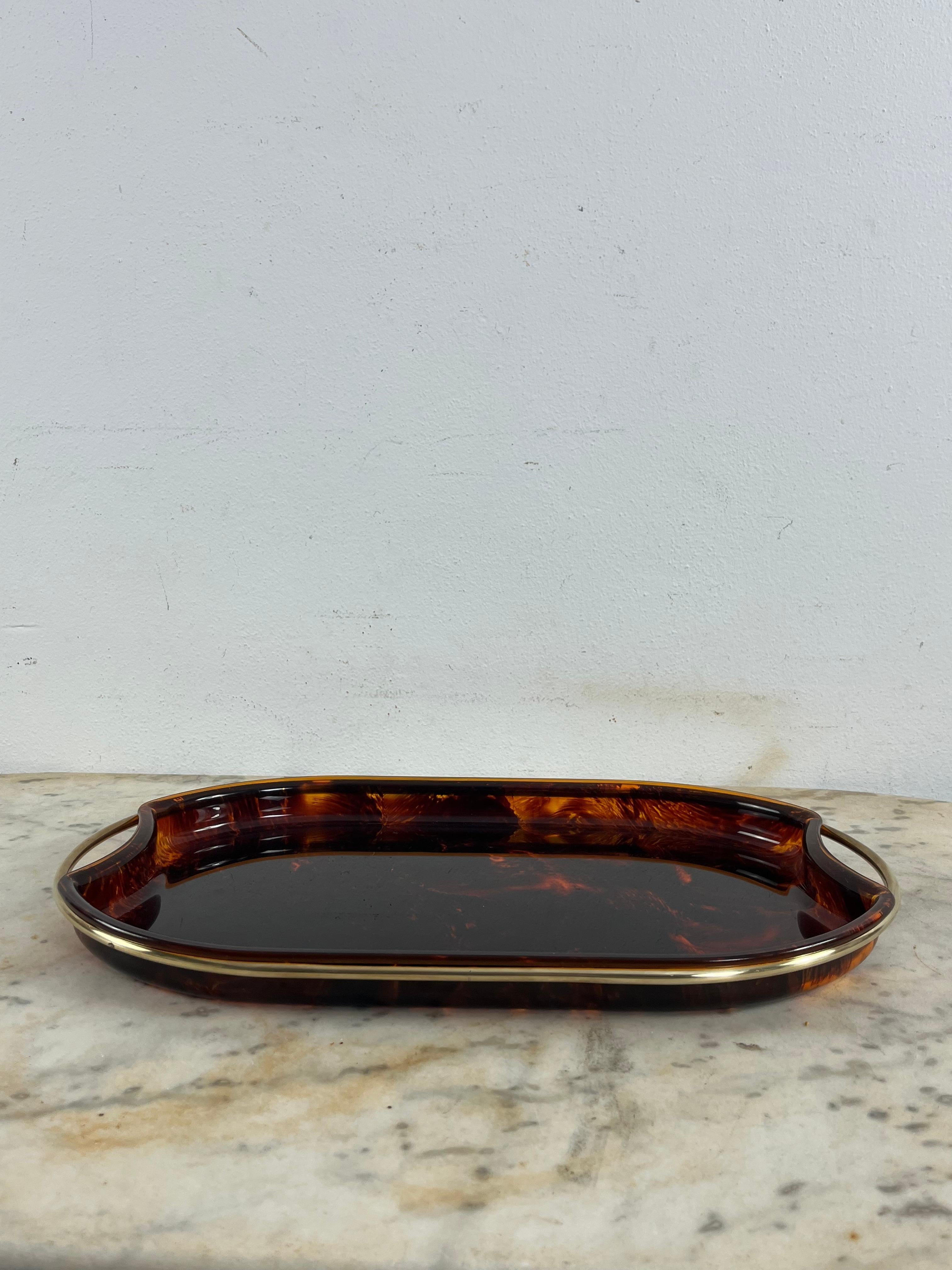 Plateau ovale italien en Lucite et laiton de Guzzini, 1970 Bon état - En vente à Palermo, IT
