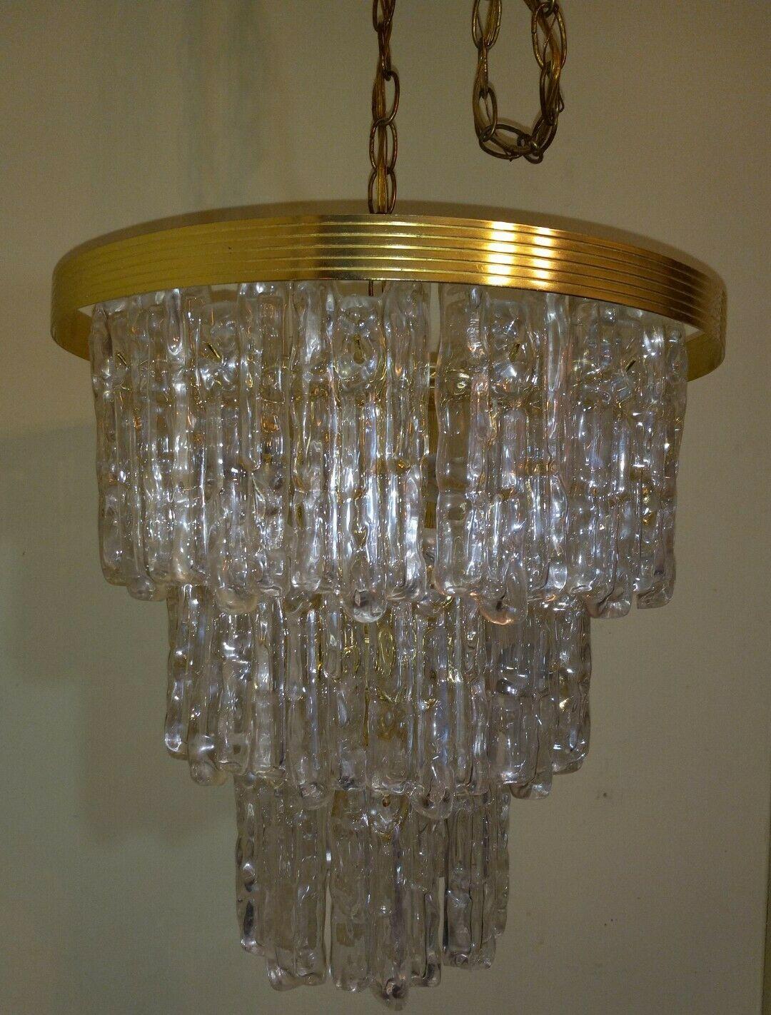 Late 20th Century Lucite And Brass Kalmar Style Icicle Chandelier For Sale