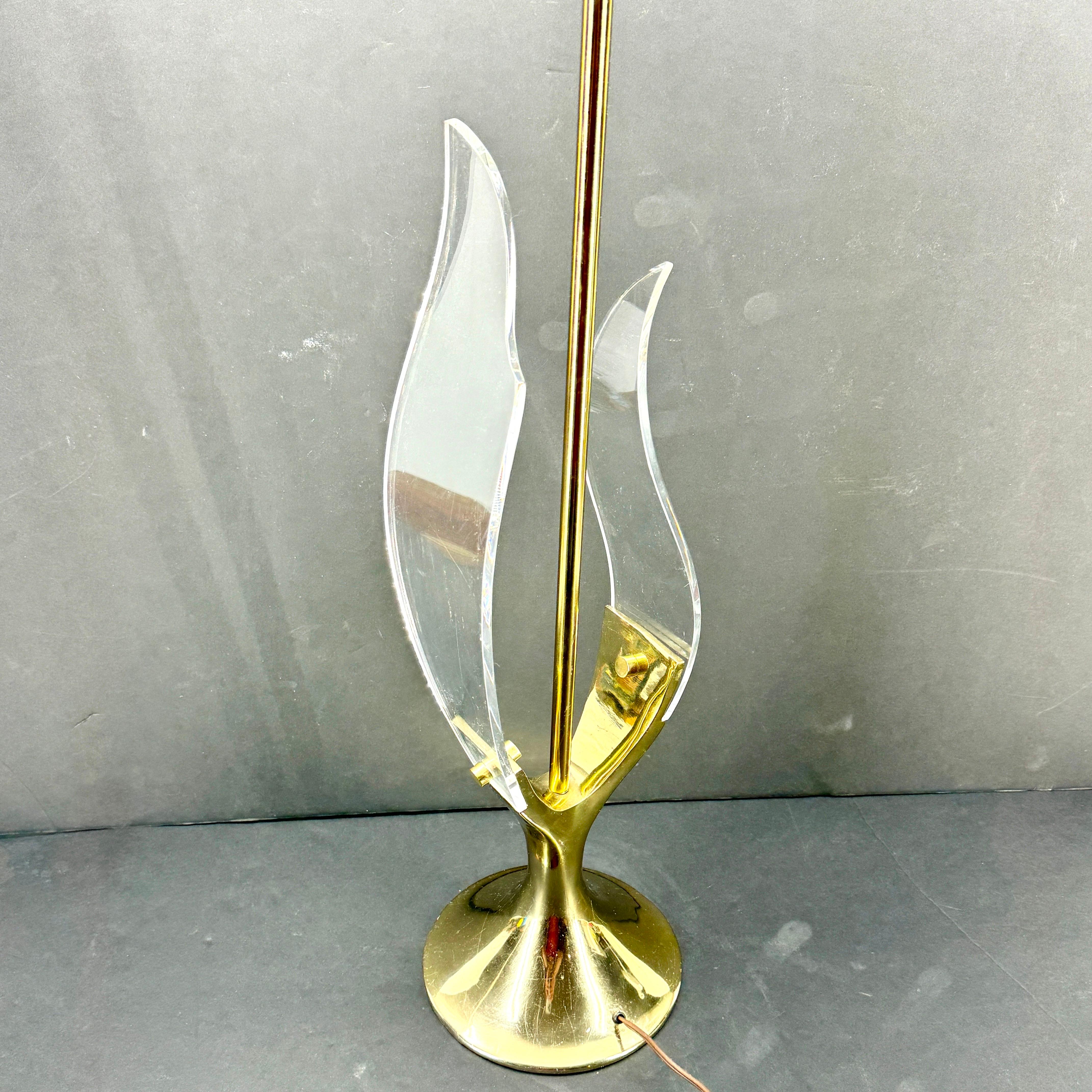 Lámpara escultura de hojas de lucita y latón by Laurel Lamp Company en venta 6