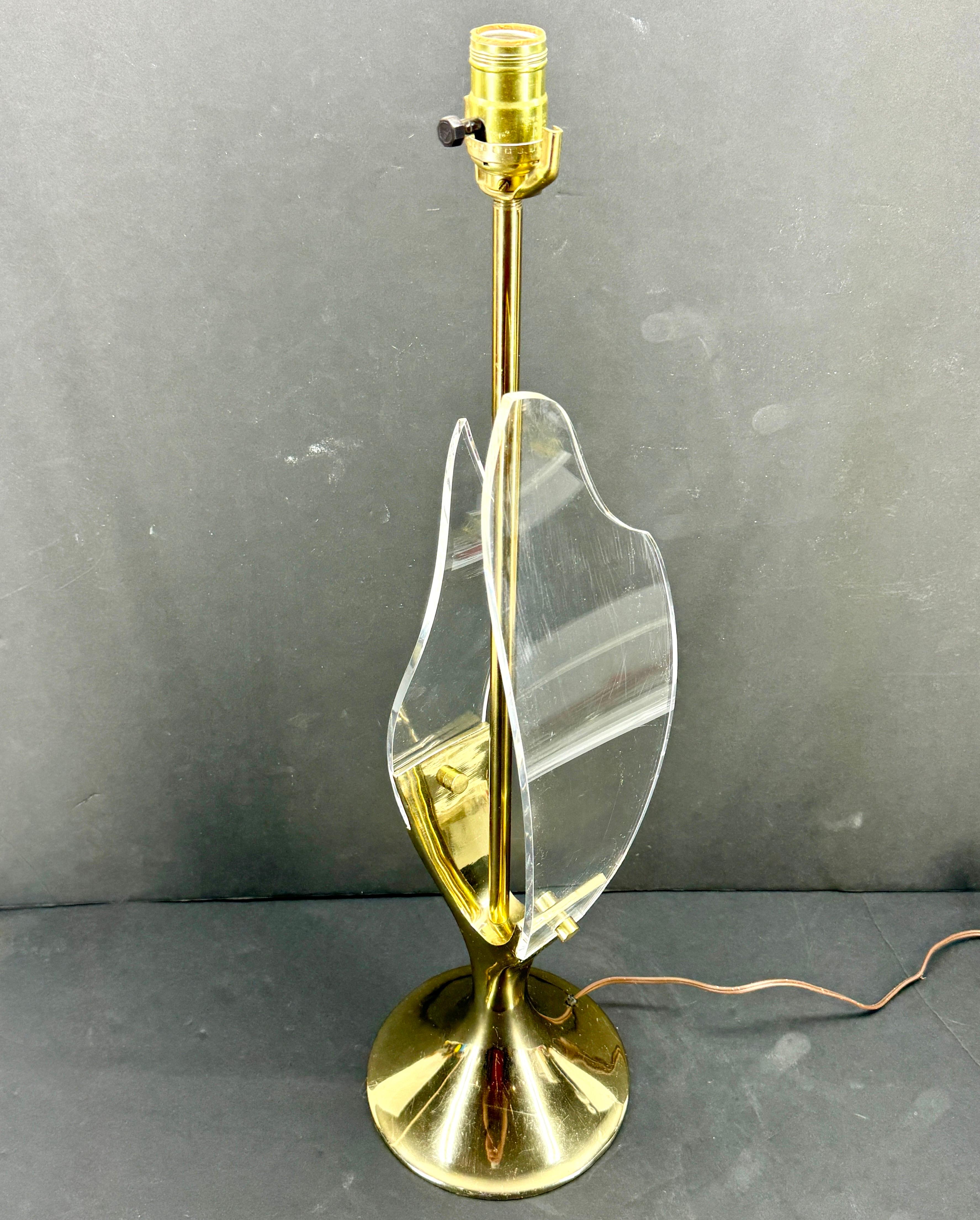 Lámpara escultura de hojas de lucita y latón by Laurel Lamp Company en venta 7