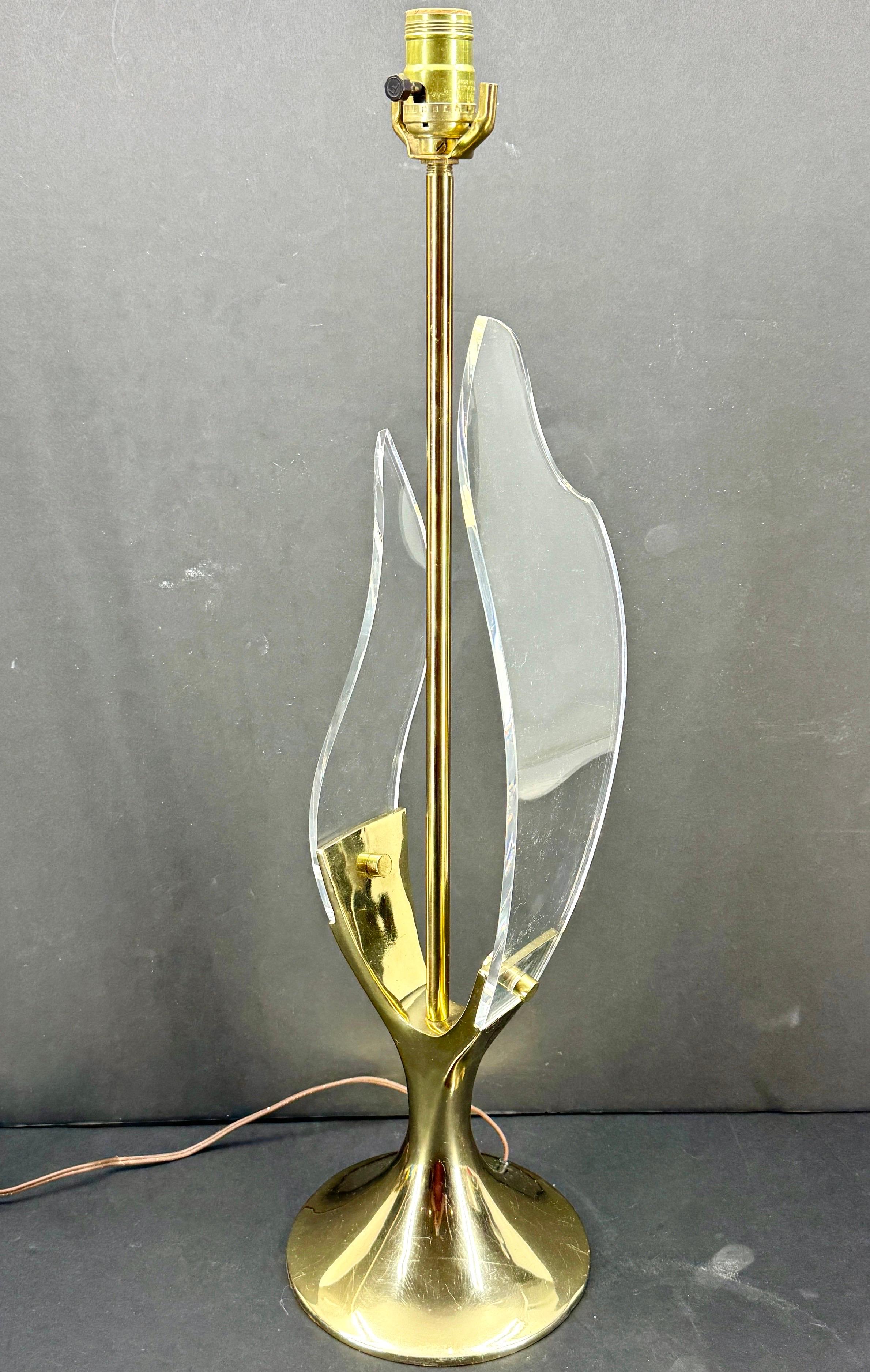 Lámpara escultura de hojas de lucita y latón by Laurel Lamp Company en venta 1