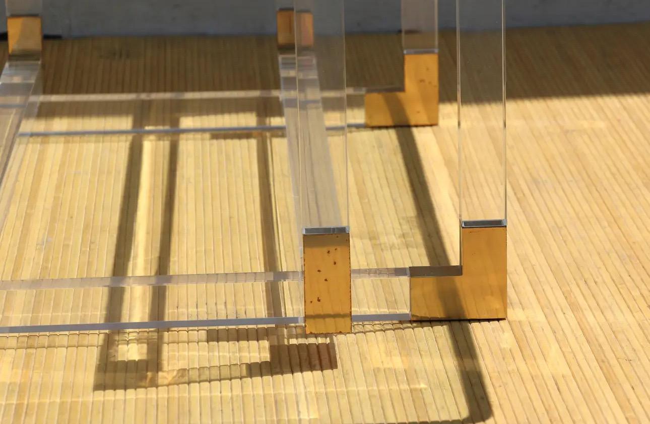 Laiton Table à cocktail/table basse « Metric Line » en Lucite et laiton de Charles Hollis Jones en vente