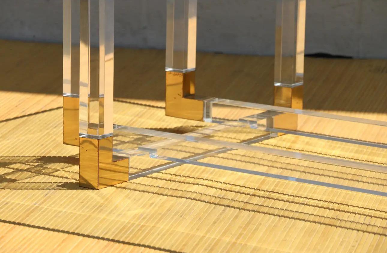 Table à cocktail/table basse « Metric Line » en Lucite et laiton de Charles Hollis Jones en vente 2