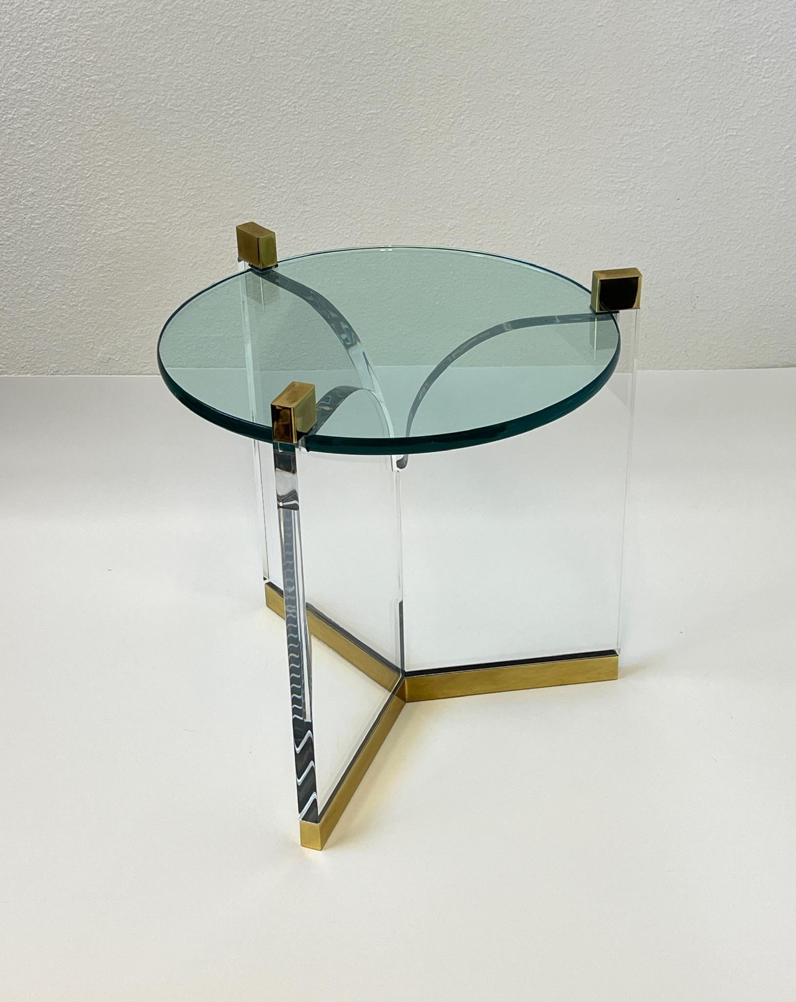 Moderne Table d'appoint en Lucite et laiton de Charles Hollis Jones en vente