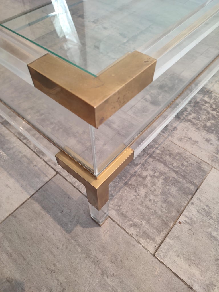 Lucite and Brass Sliding Coffee Table, 1980s For Sale at 1stDibs