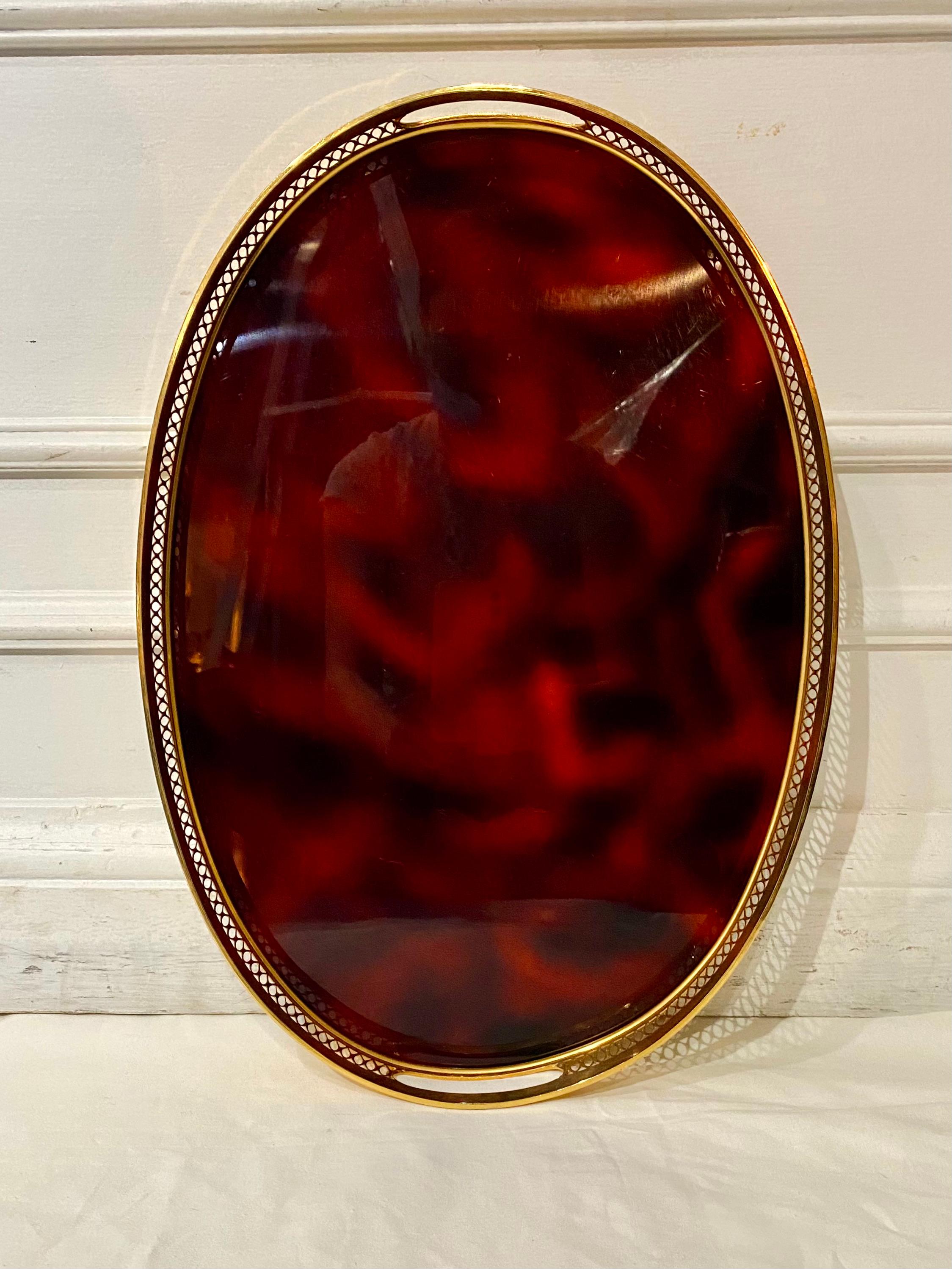 Bandeja grande de lucita y latón con caparazón de tortuga, Italia, Moderne Mid-Century Moderno de mediados de siglo en venta