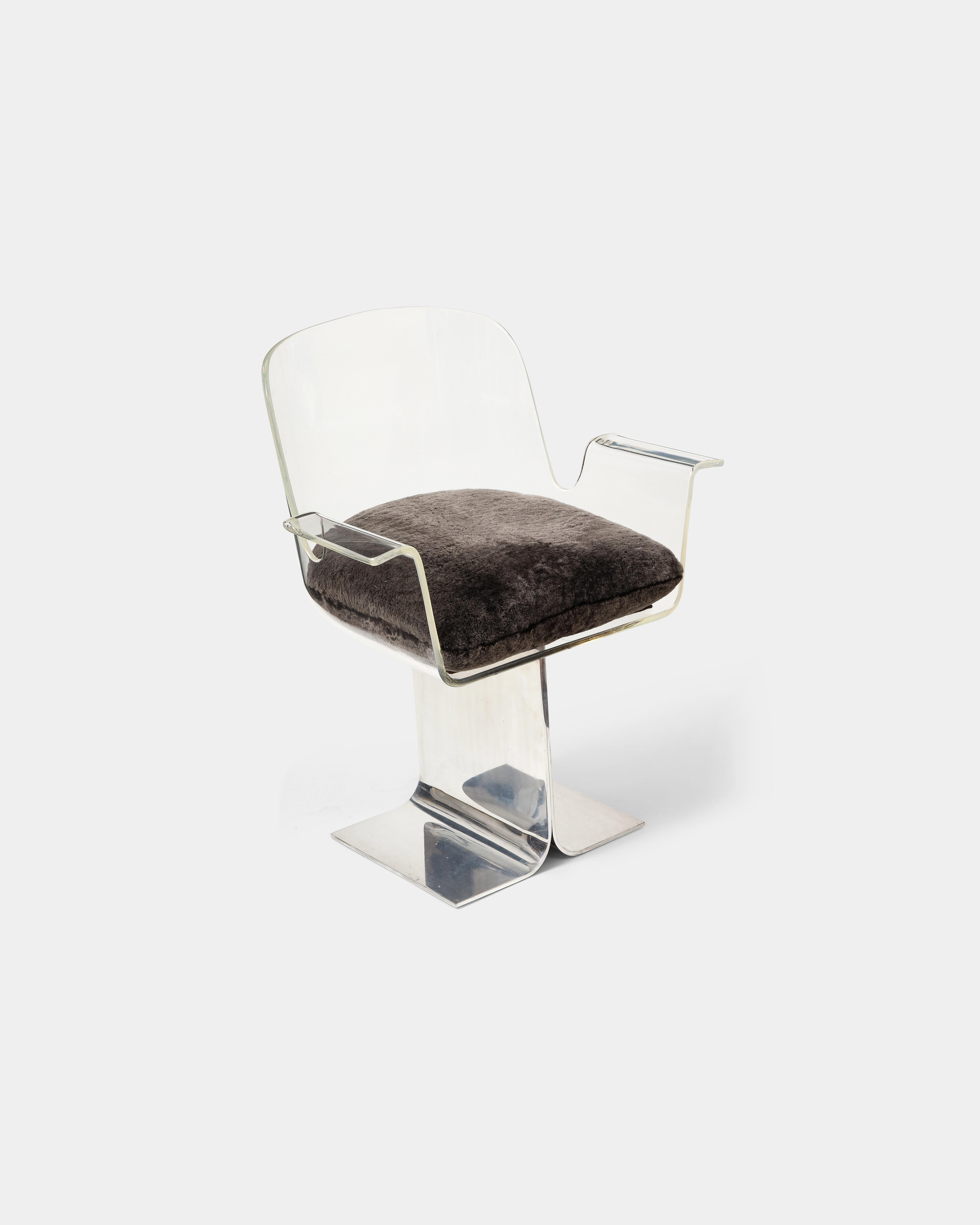 Sedia da scrivania in lucite con base cromata e nuova imbottitura, di Charles Hollis Jones per Pace Collection. 