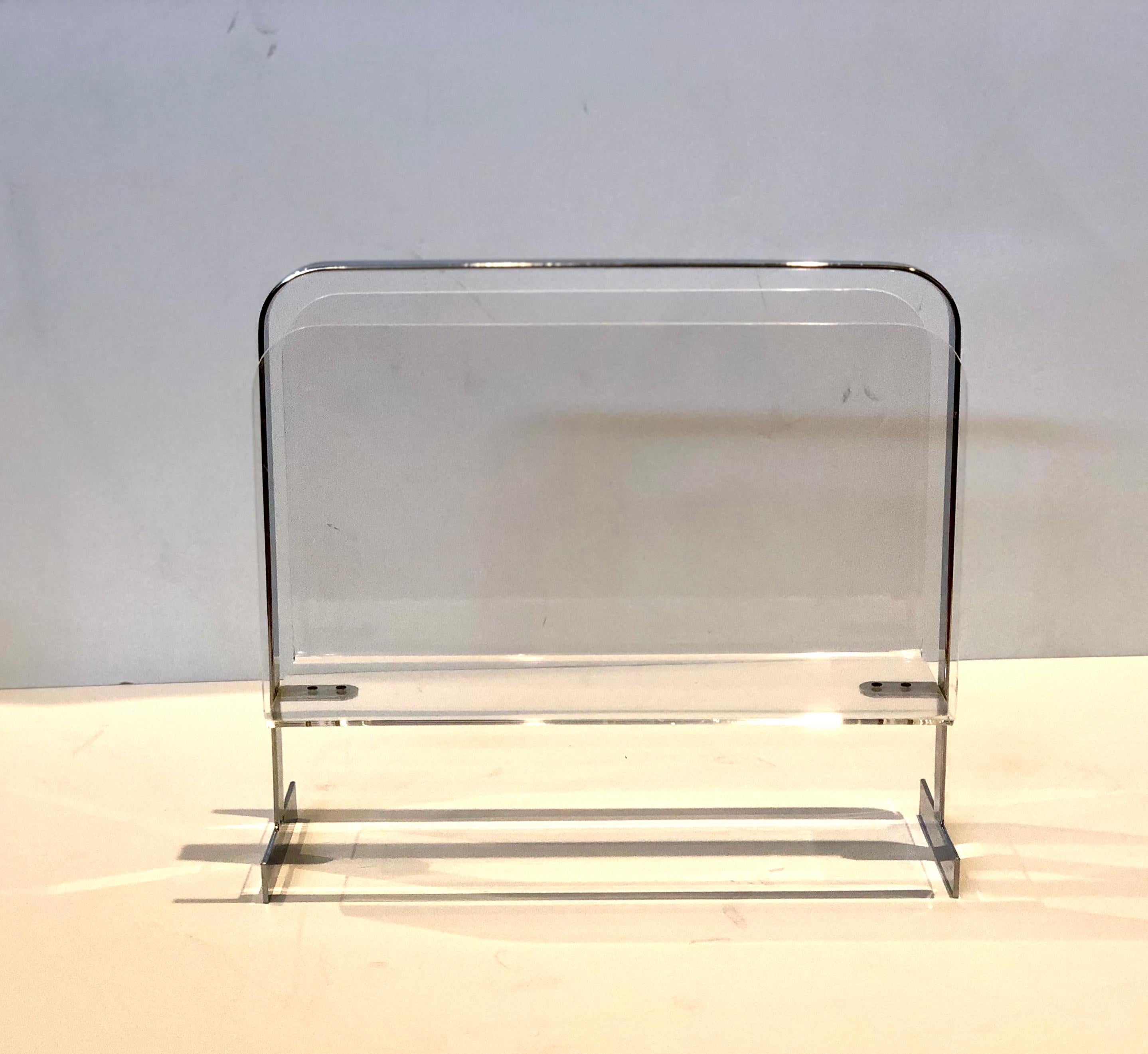 Beautiful magazine holder, circa 1970s solid flat chrome base with Lucite holder, we polished the base and the Lucite very nice and clean condition. Light wear.
   
