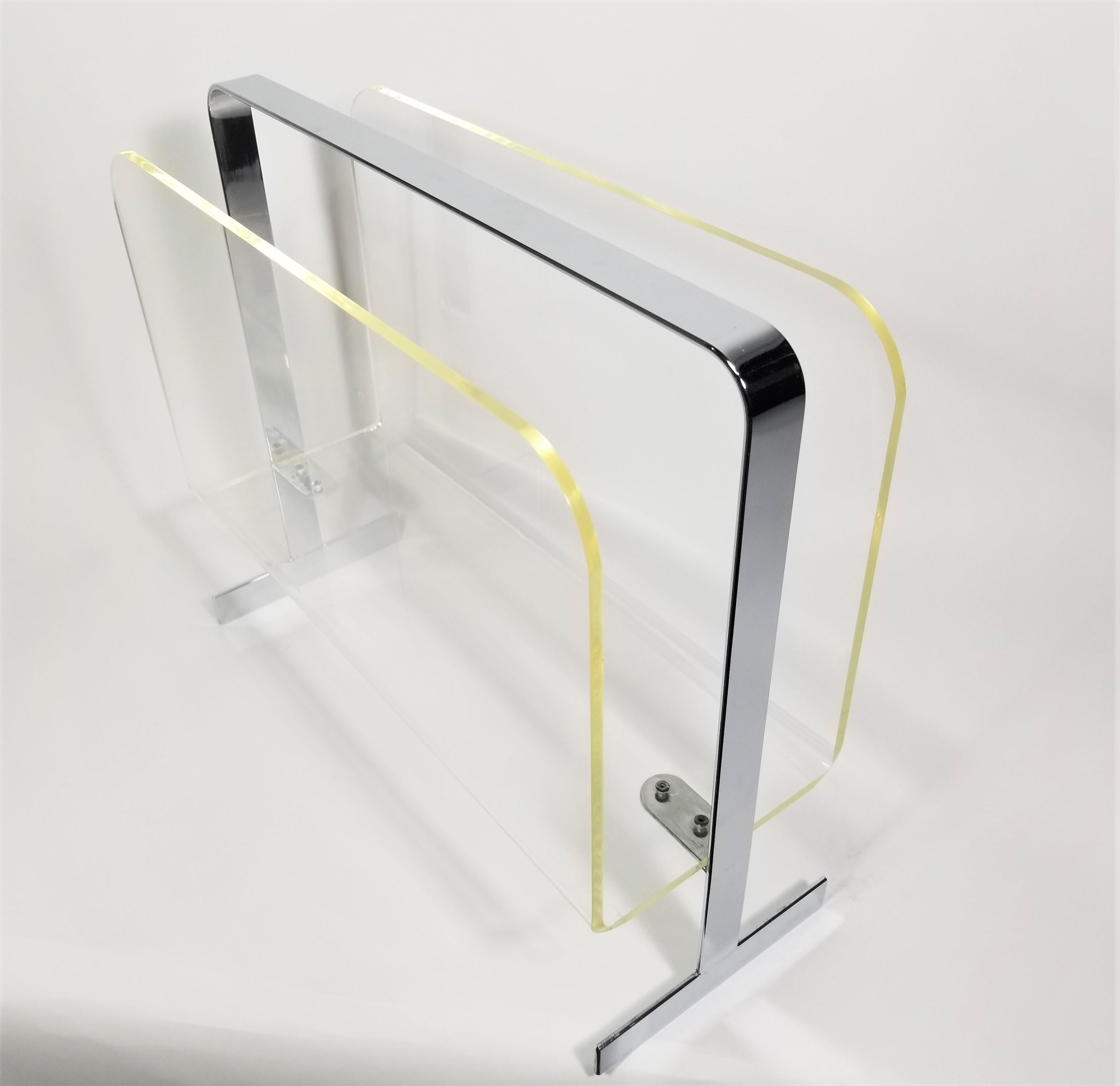 Lucite and Chrome Magazine Rack In Good Condition For Sale In New York, NY