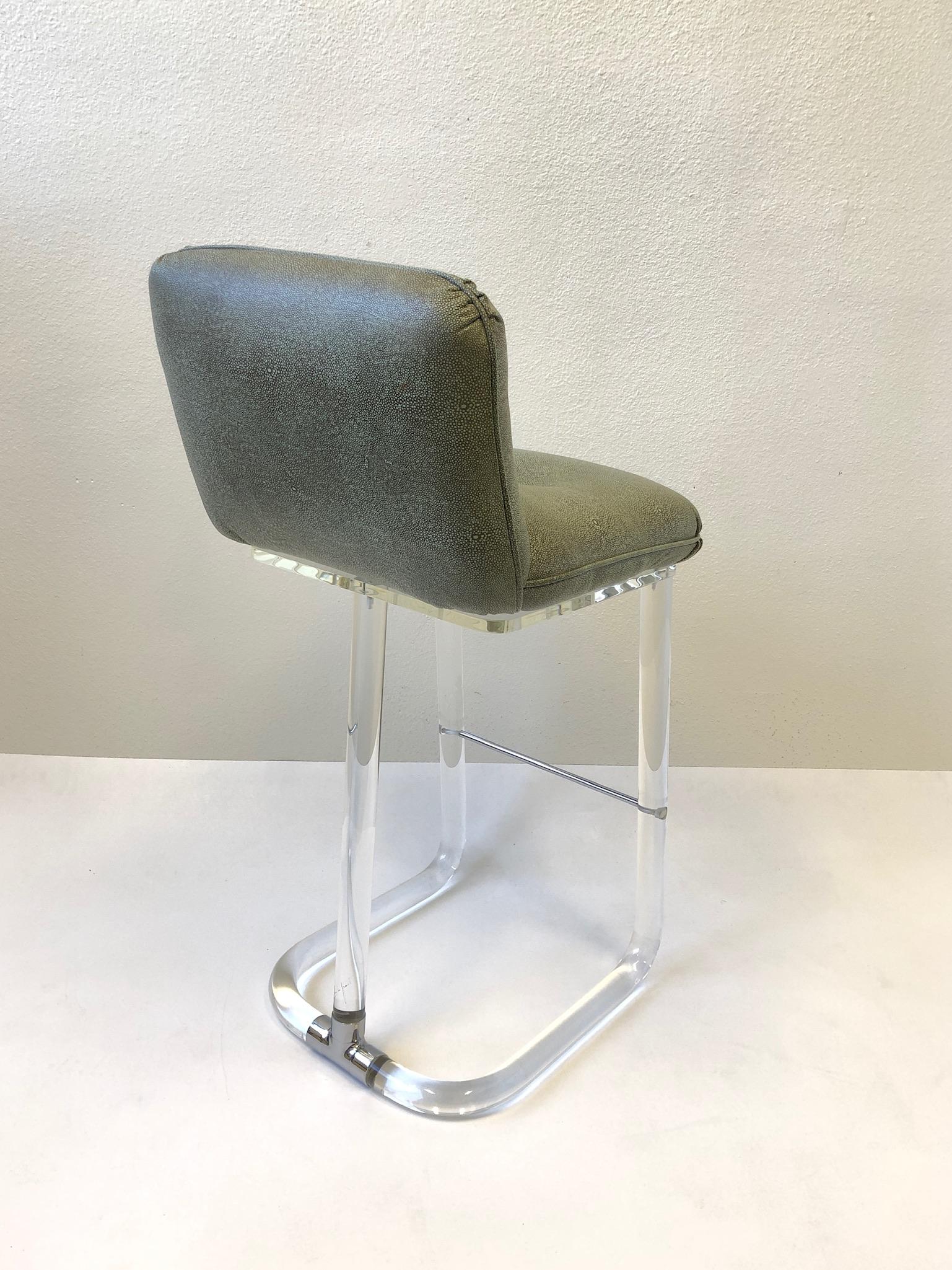 Lucite and Chrome Swivel Barstool by Lion in Frost In Excellent Condition In Palm Springs, CA
