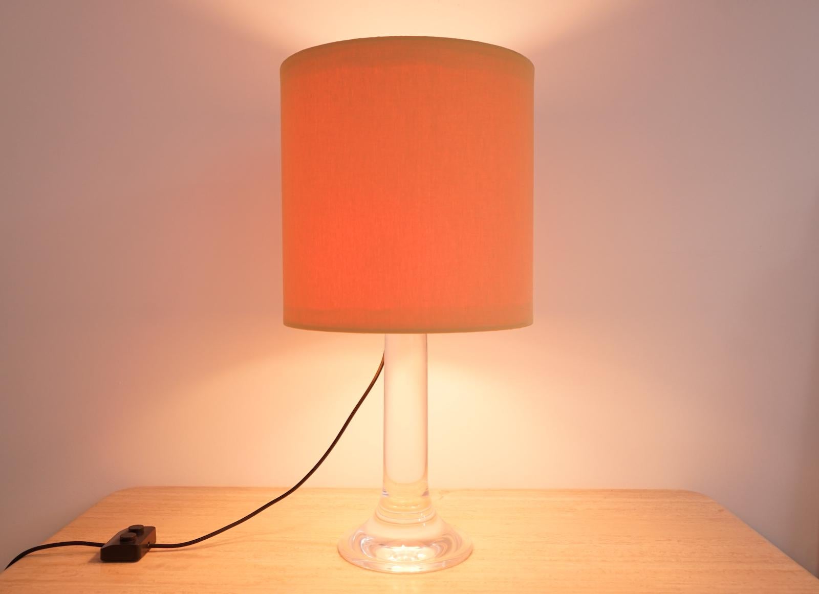 Lucite and Chrome Table Lamp 1970s In Good Condition For Sale In Frankfurt / Dreieich, DE