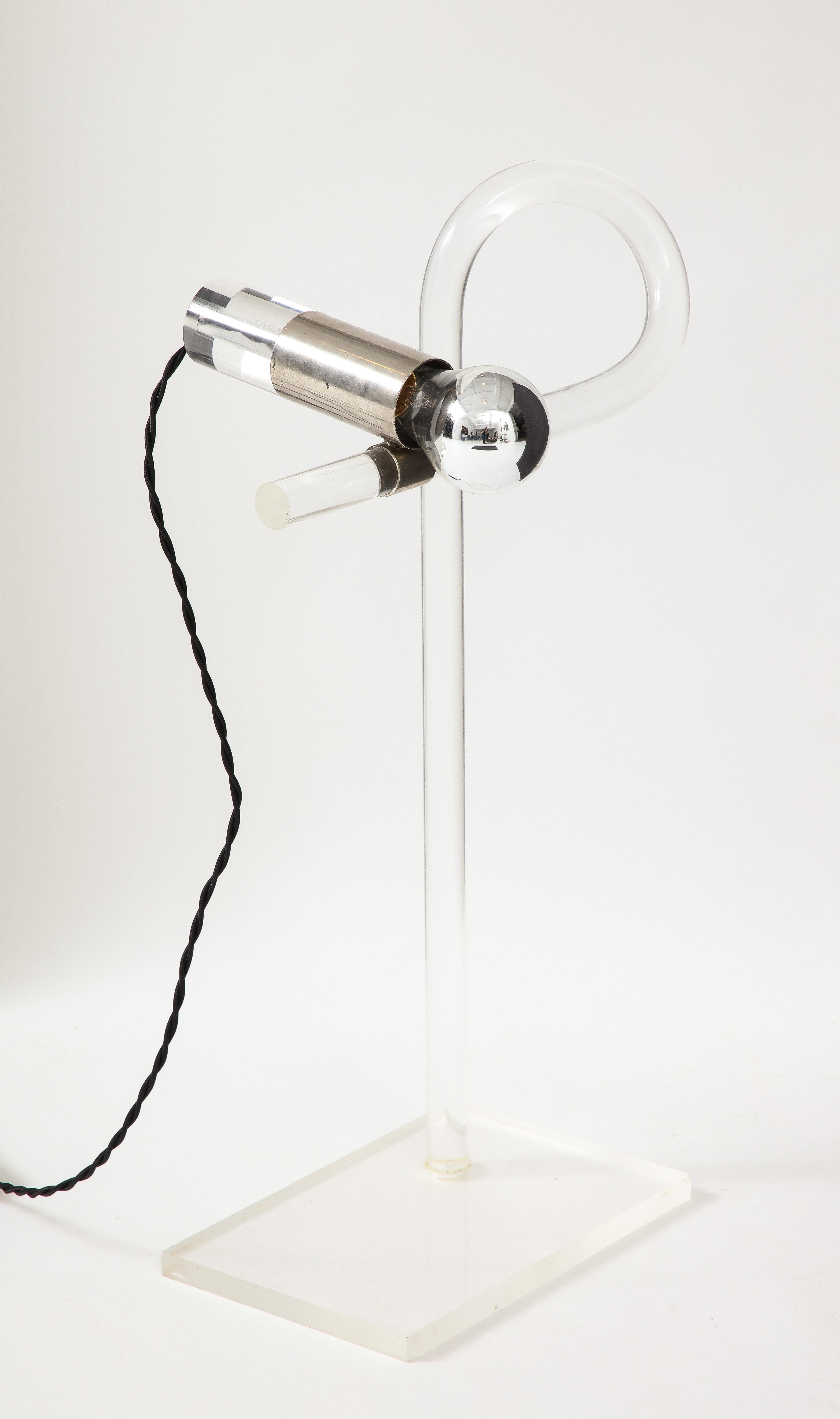 Lucite and Chrome Table Lamp by Peter Hamburger for Knoll - USA 1970s In Fair Condition For Sale In New York, NY