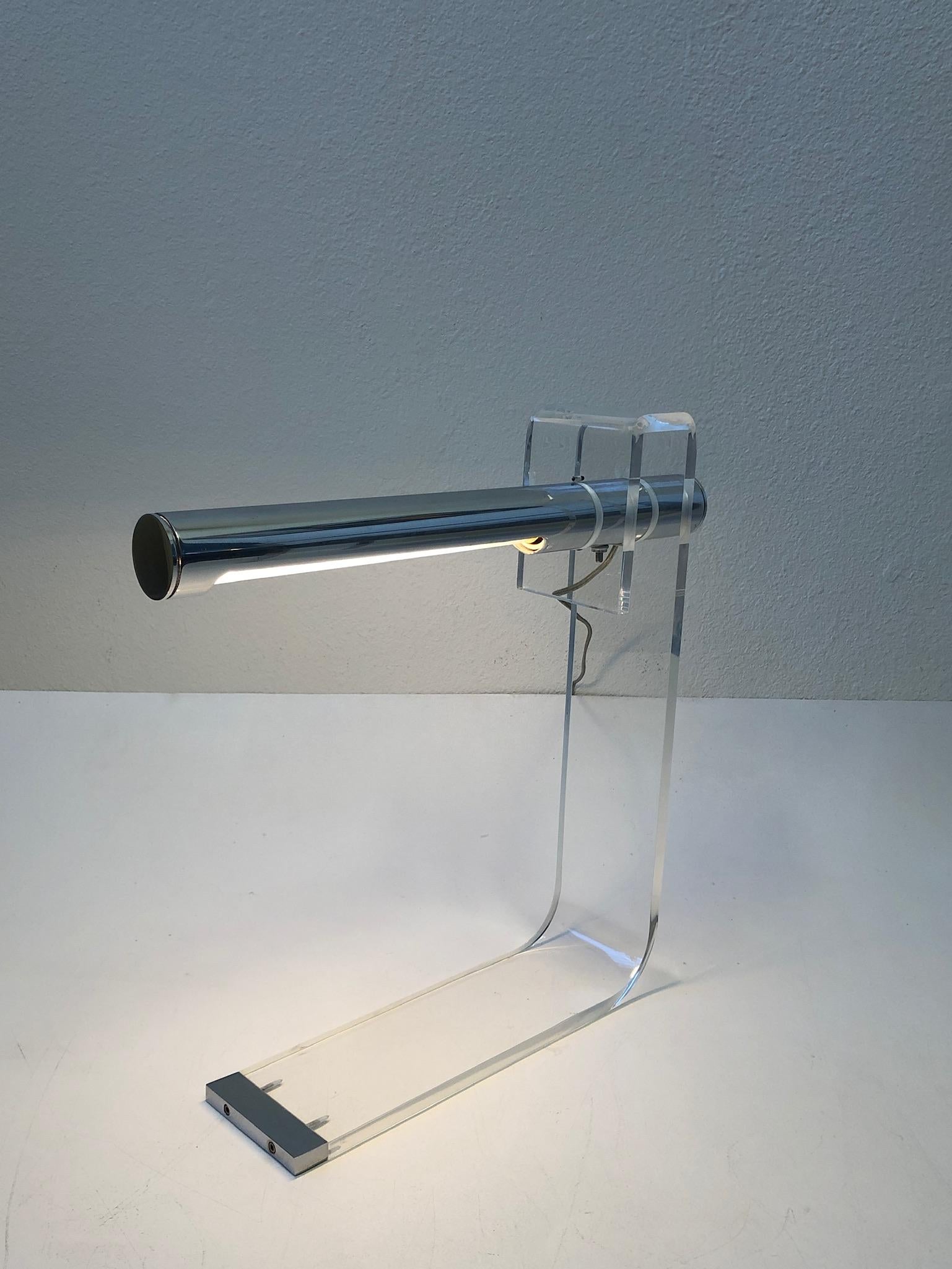 Lucite and Chrome Table Lamp by Robert Sonneman In Good Condition In Palm Springs, CA