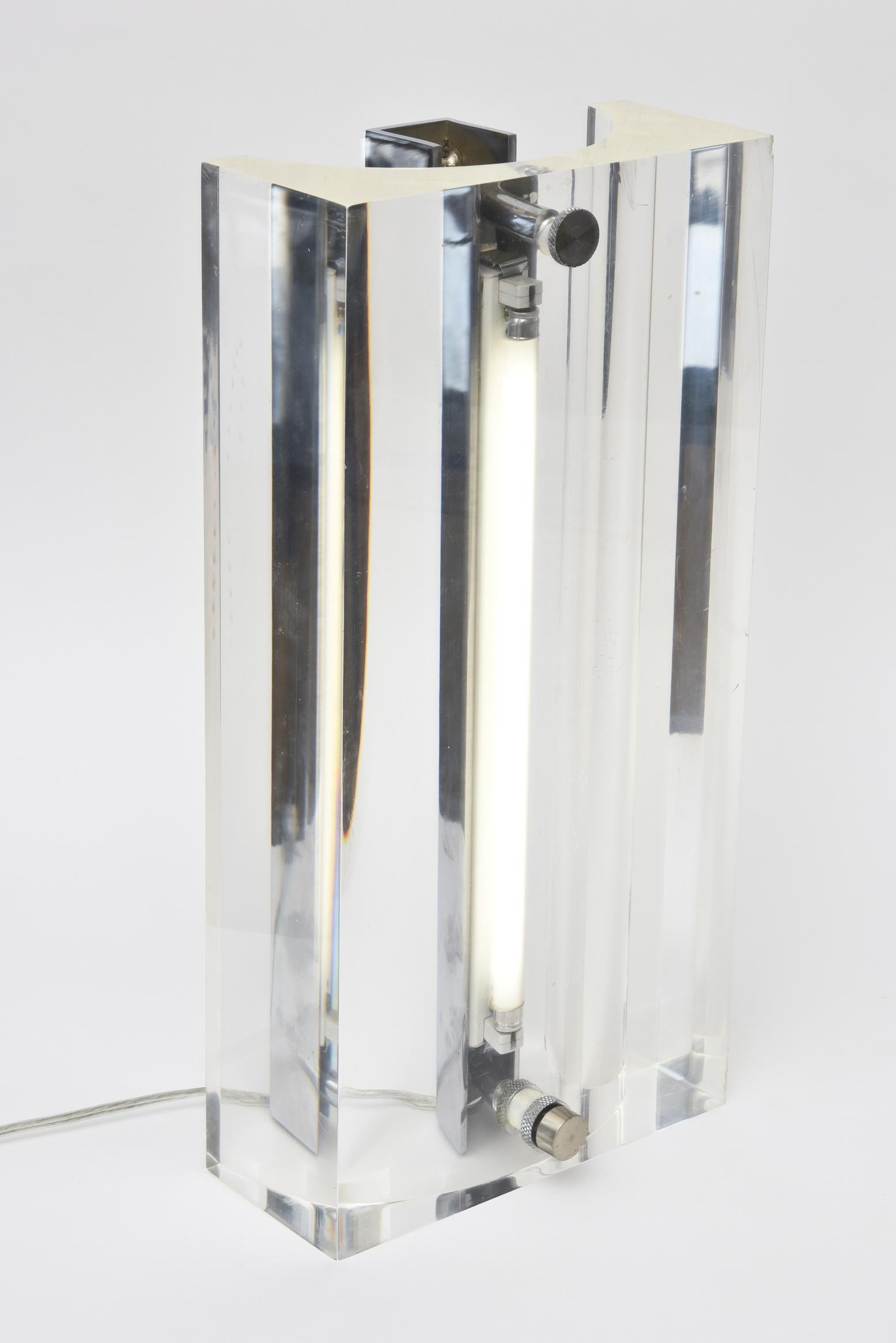 Modern Vintage Lucite and Chrome Column Table Lamp For Sale