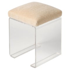 Lucite und cremefarbener Mohair-Lucite-Hocker:: Frankreich:: 1970er Jahre