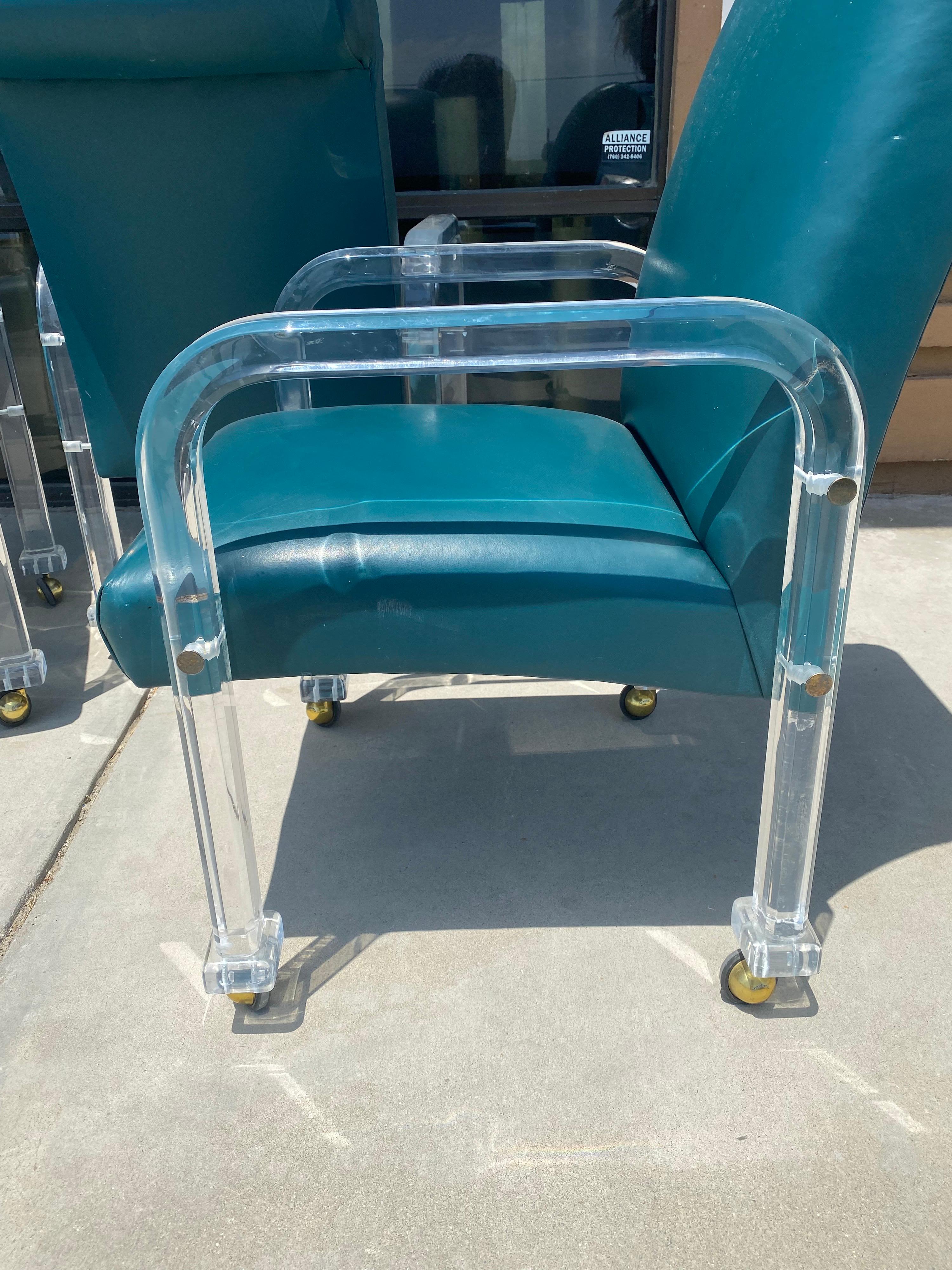 Vintage Lucite and Emerald Green Leather Set of 4 Dining/Game Chairs on Casters In Good Condition For Sale In Palm Springs, CA