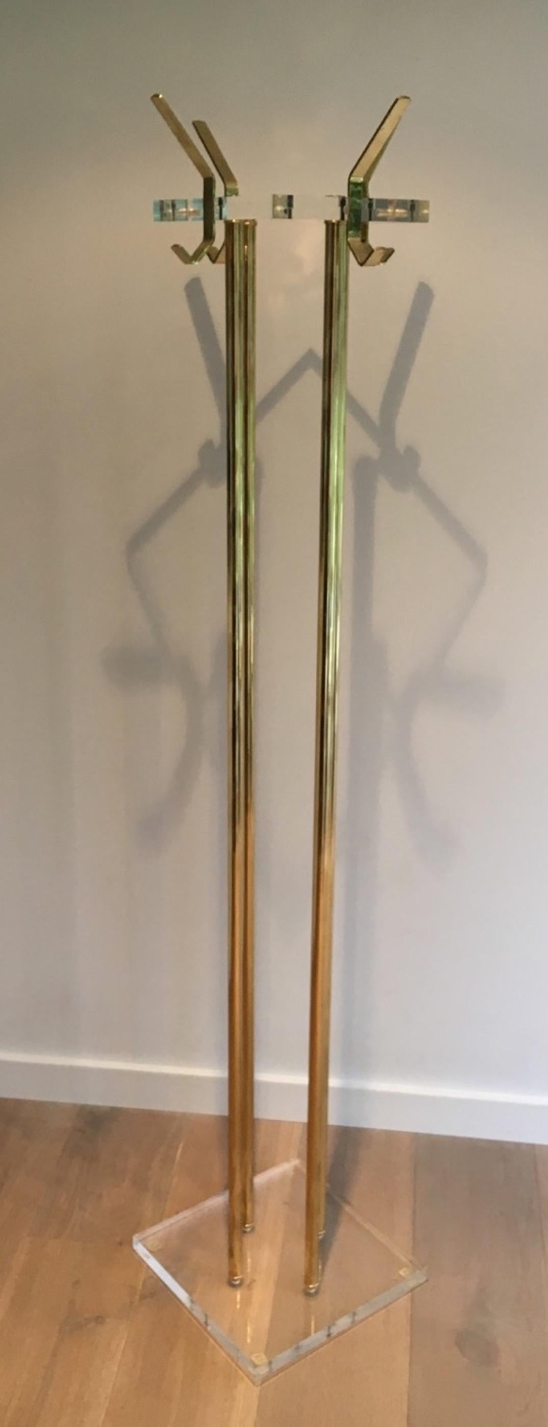 This nice modernist coat rack is made of Lucite and gild brass. This is a French work, circa 1970.