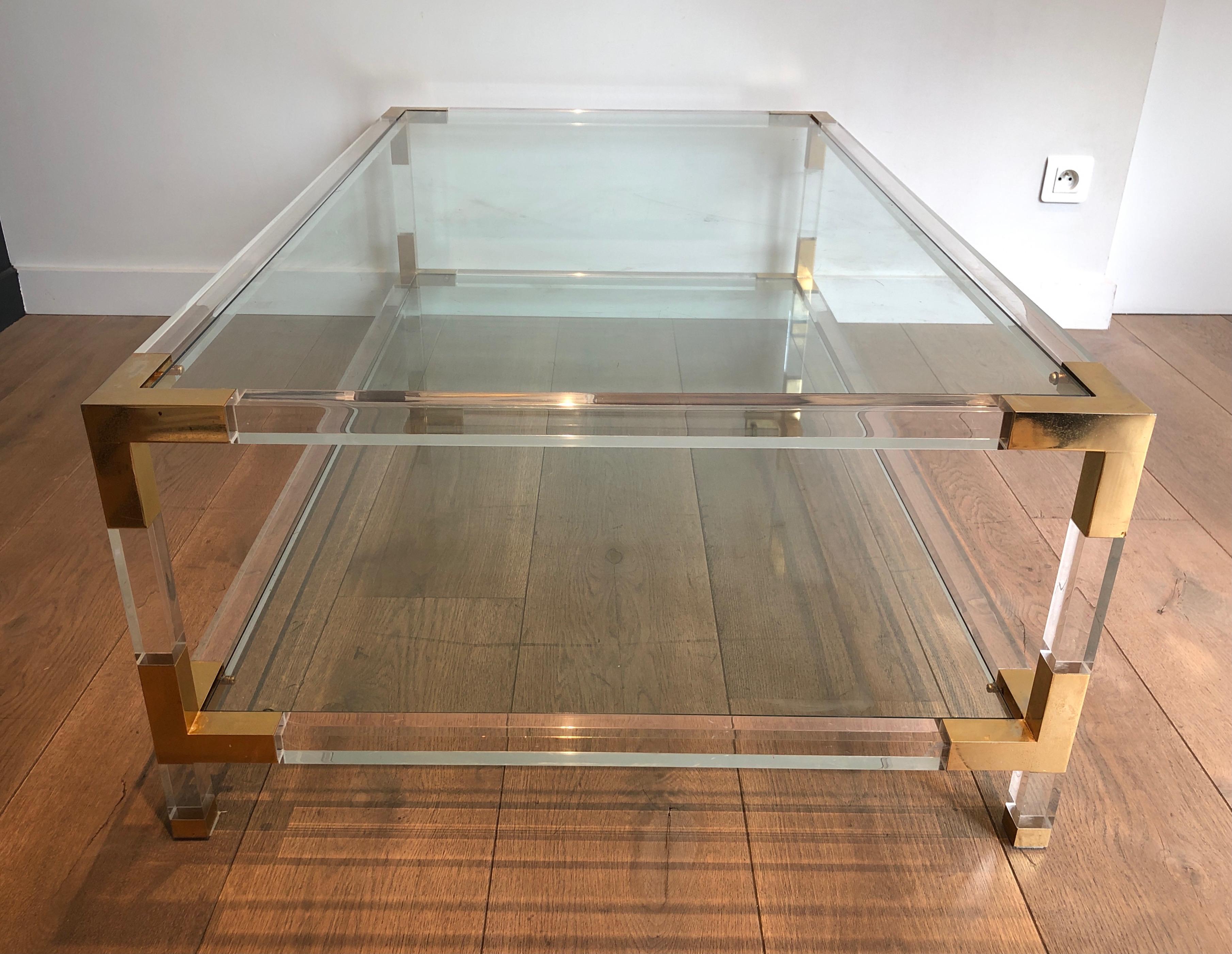 Lucite and Gilt Chrome Coffee Table in the Style of Maison Jansen In Good Condition For Sale In Marcq-en-Barœul, Hauts-de-France