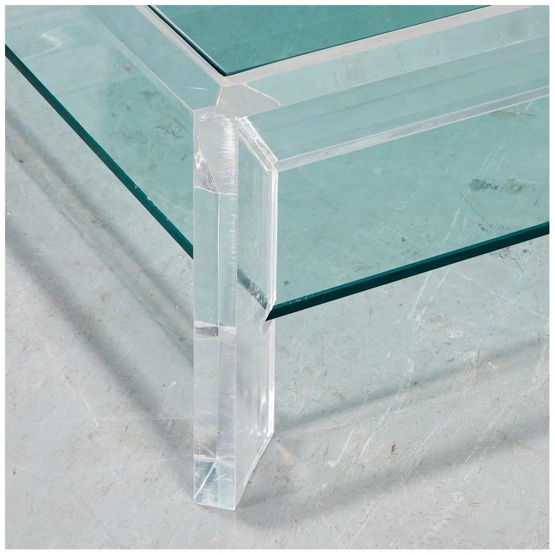 Mid-Century moderno Tavolino in lucite e vetro alla maniera di Charles Hollis Jones in vendita