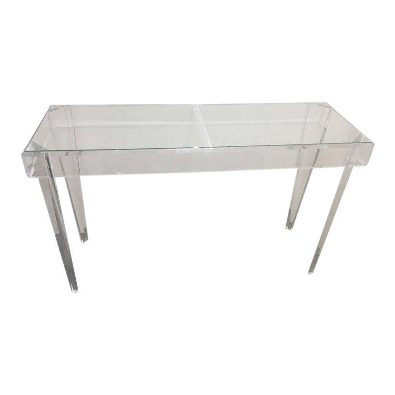 This stylish and chic console table will make a subtle statement with its clean lines and use of materials. 




 