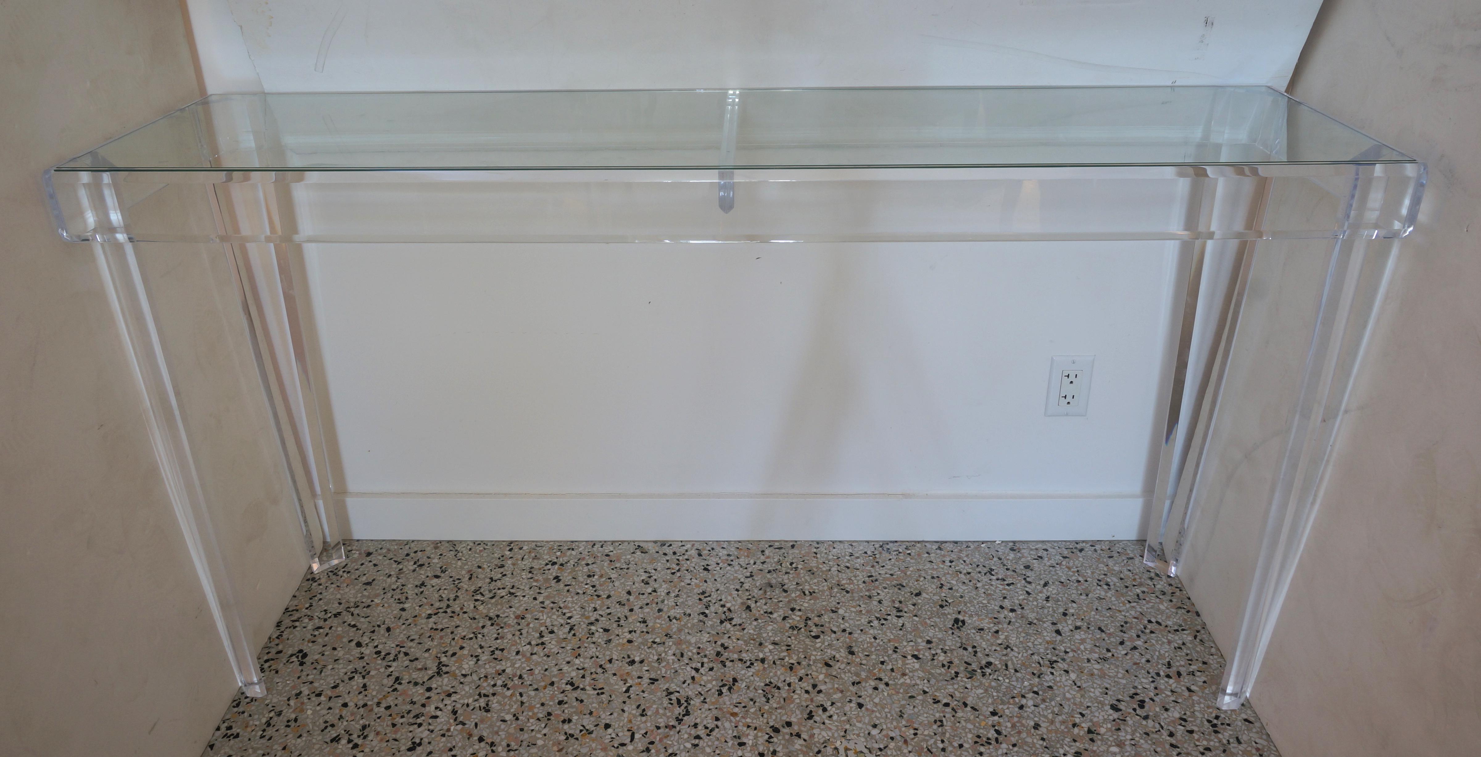 Konsolentisch aus Lucit und Glas (Moderne) im Angebot