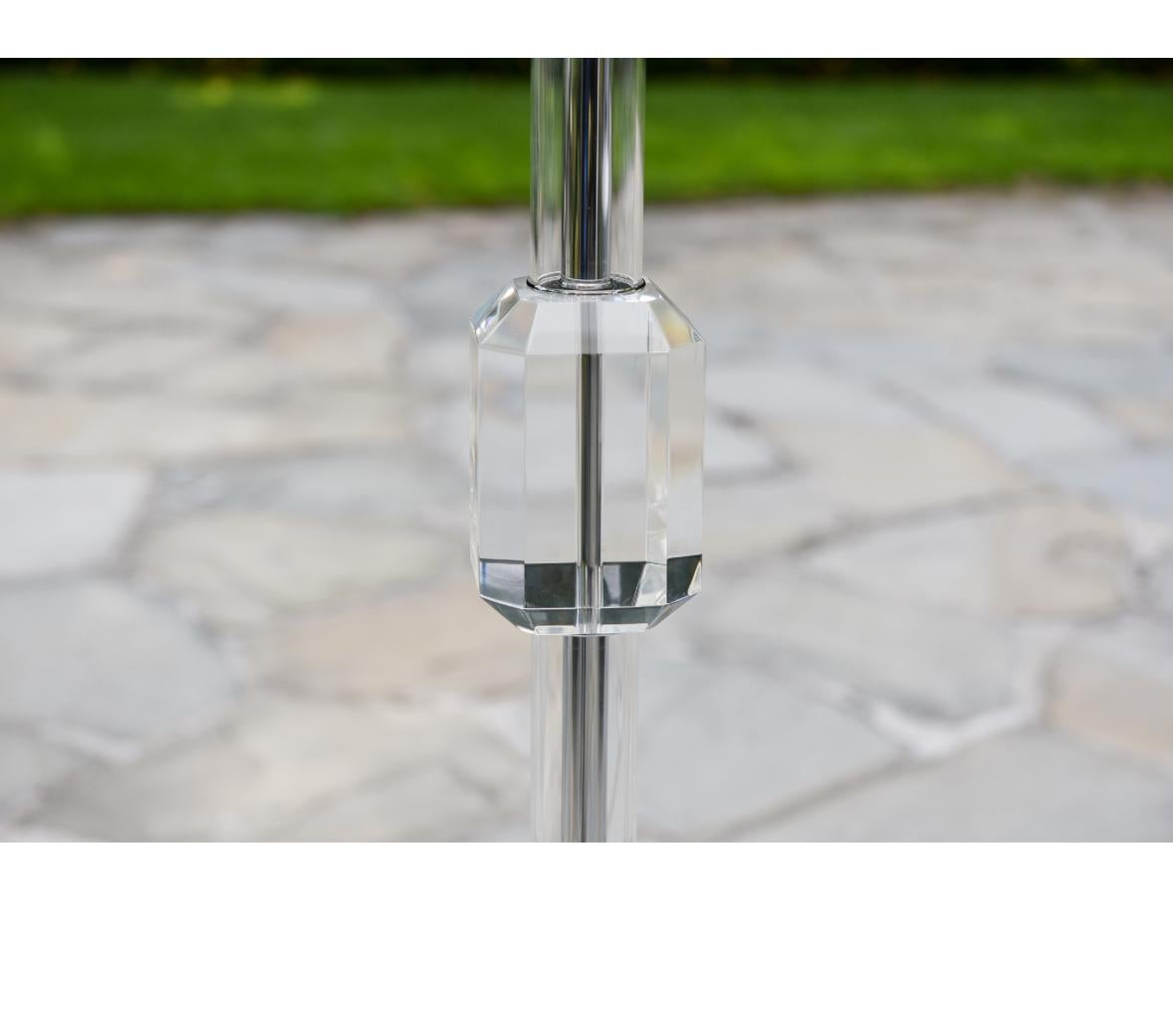 Lucite und Glas Tisch Stehleuchte (Moderne der Mitte des Jahrhunderts) im Angebot