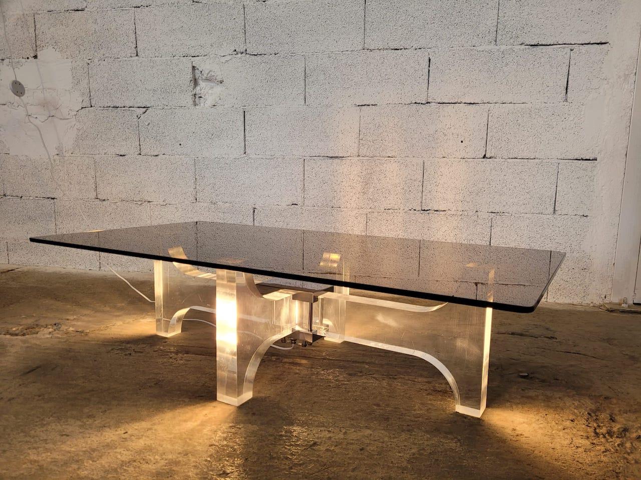 Lucite and Illuminated Metal Coffee Table by Philippe Jean, France, 1970s In Good Condition For Sale In Saint Rémy de Provence, FR
