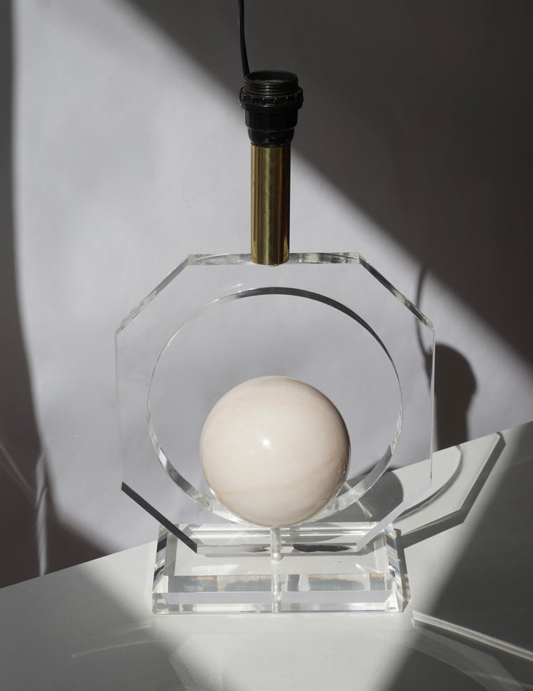 Lucite and Marble Table Lamp In Good Condition For Sale In Antwerp, BE