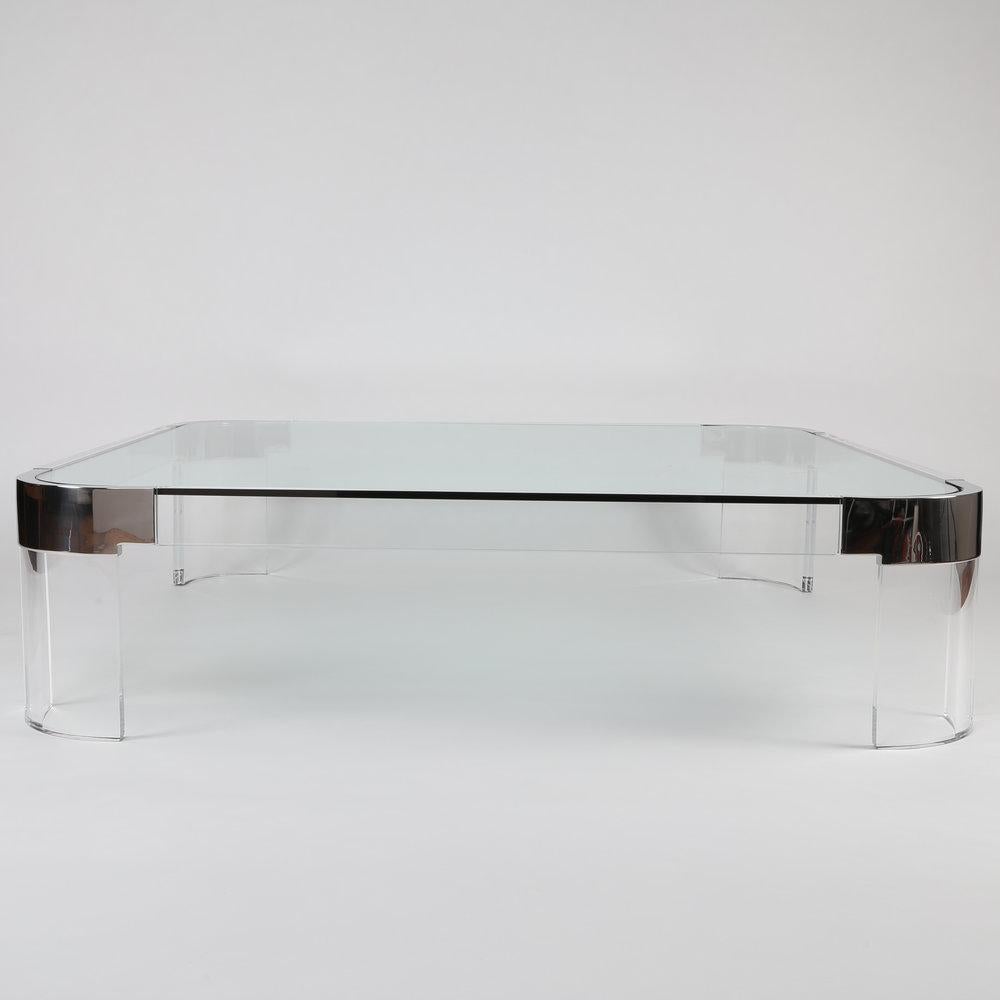 Stunningly beautiful coffee table by Charles Hollis Jones in Lucite and nickel-plated rounded corners.
This is a very large coffee table in original condition, the thick round legs are very sculptural and with great lines.
The Lucite is in