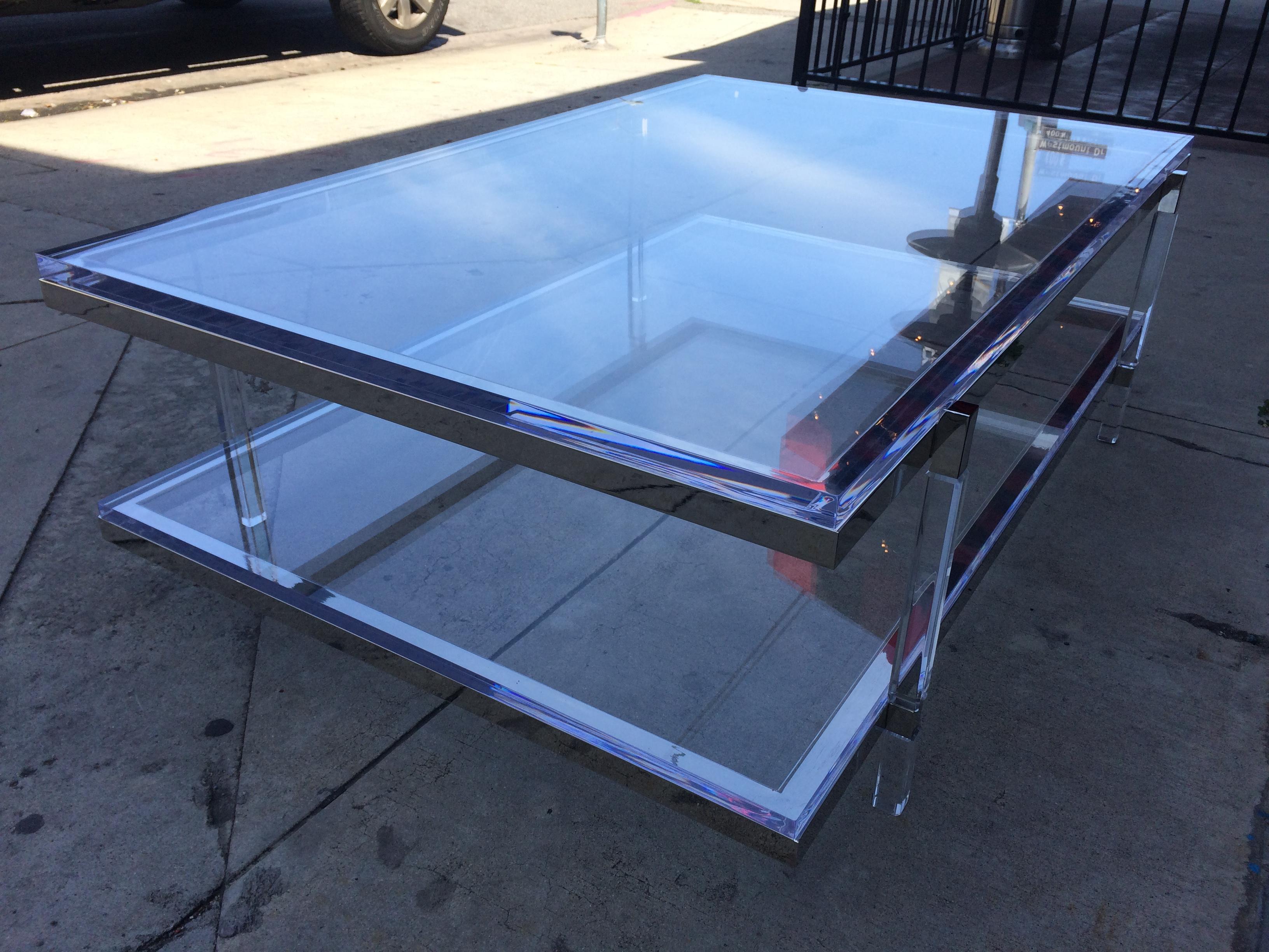Table basse à deux pieds en lucite et nickel de Charles Hollis Jones en vente 6