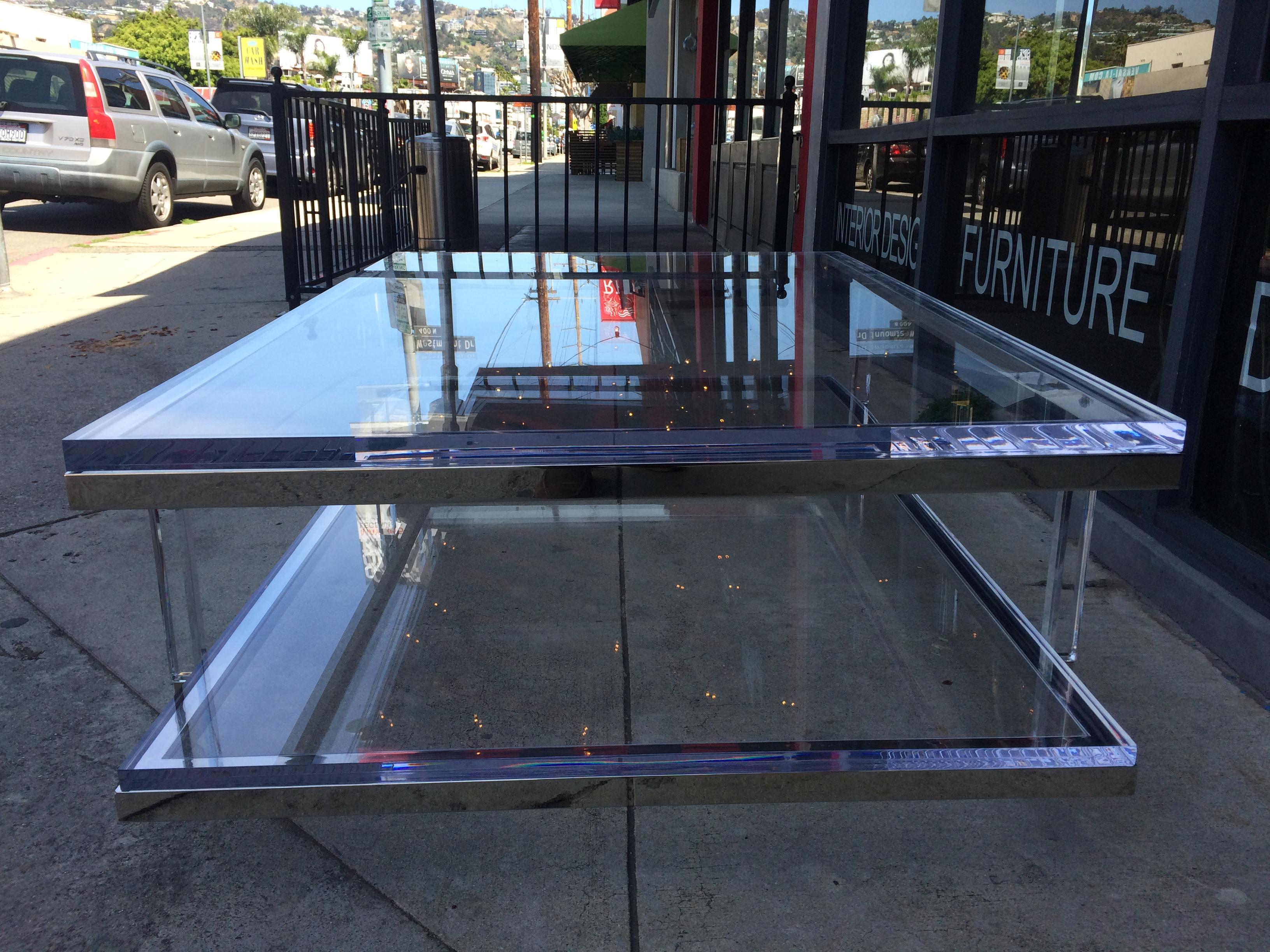 Table basse à deux pieds en lucite et nickel de Charles Hollis Jones en vente 9