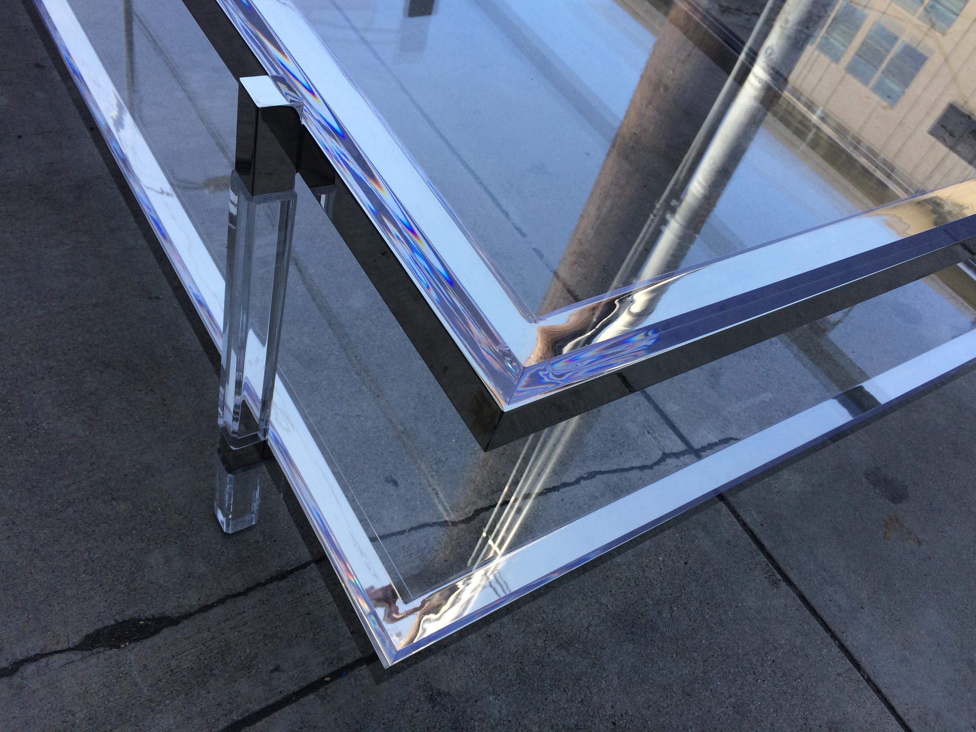 Table basse à deux pieds en lucite et nickel de Charles Hollis Jones en vente 10