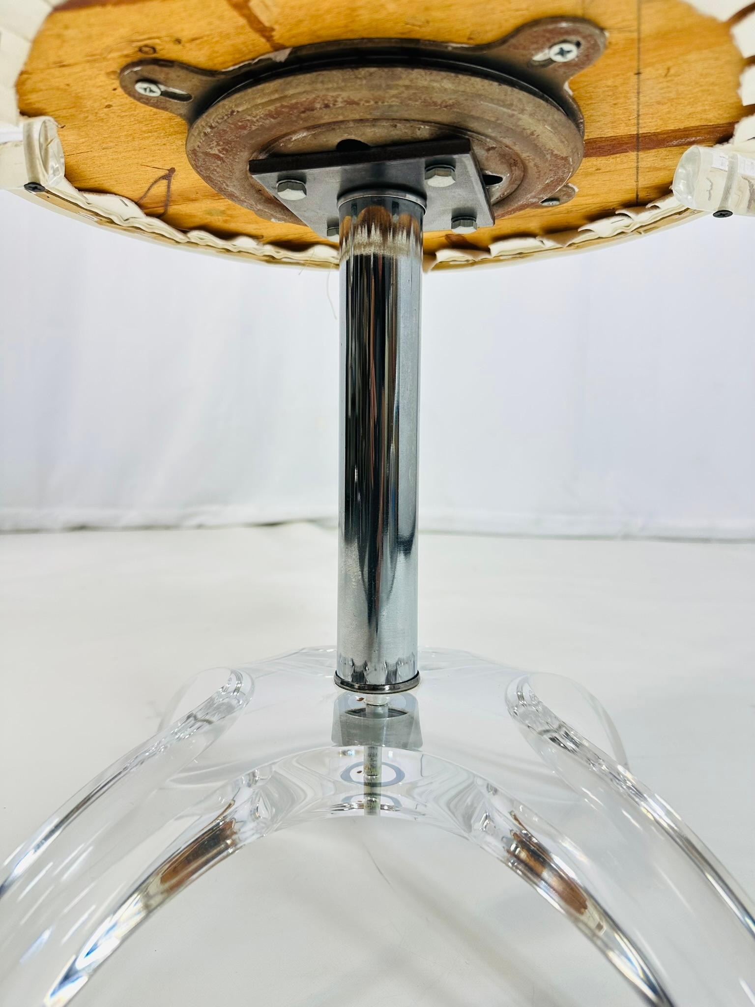 Chaise de coiffeuse pivotante en Lucite et nickel de Charles Hollis Jones, signée et datée en vente 10