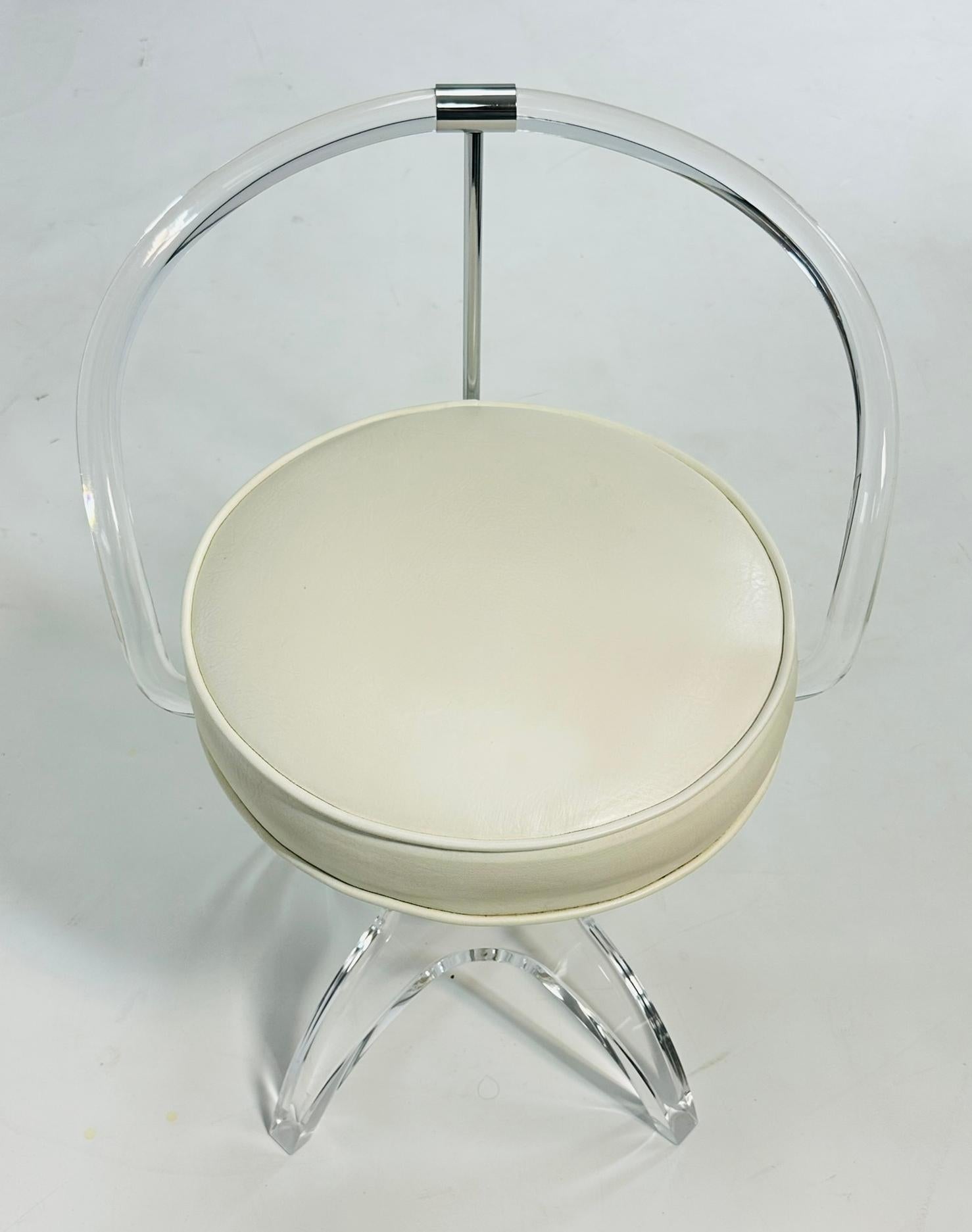 Chaise de coiffeuse pivotante en Lucite et nickel de Charles Hollis Jones, signée et datée Bon état - En vente à Los Angeles, CA