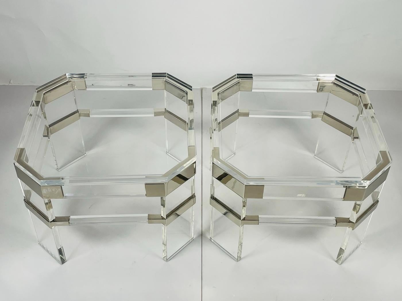 Tables d'appoint en Lucite et nickel poli de Charles Hollis Jones Bon état - En vente à Los Angeles, CA