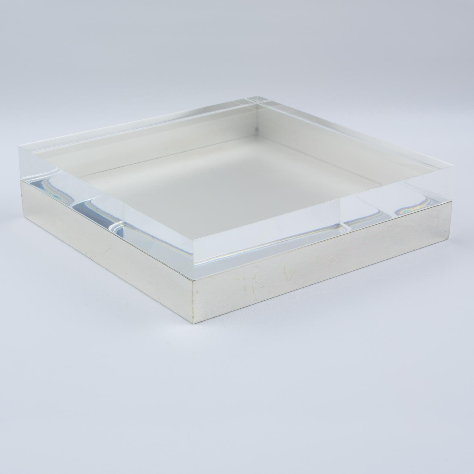 Lucite and Silver Plate Large Modernist Box, circa 1970 (Moderne der Mitte des Jahrhunderts) im Angebot