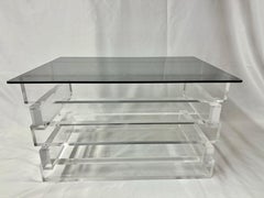 Tisch aus gestapeltem Lucite und Rauchglas