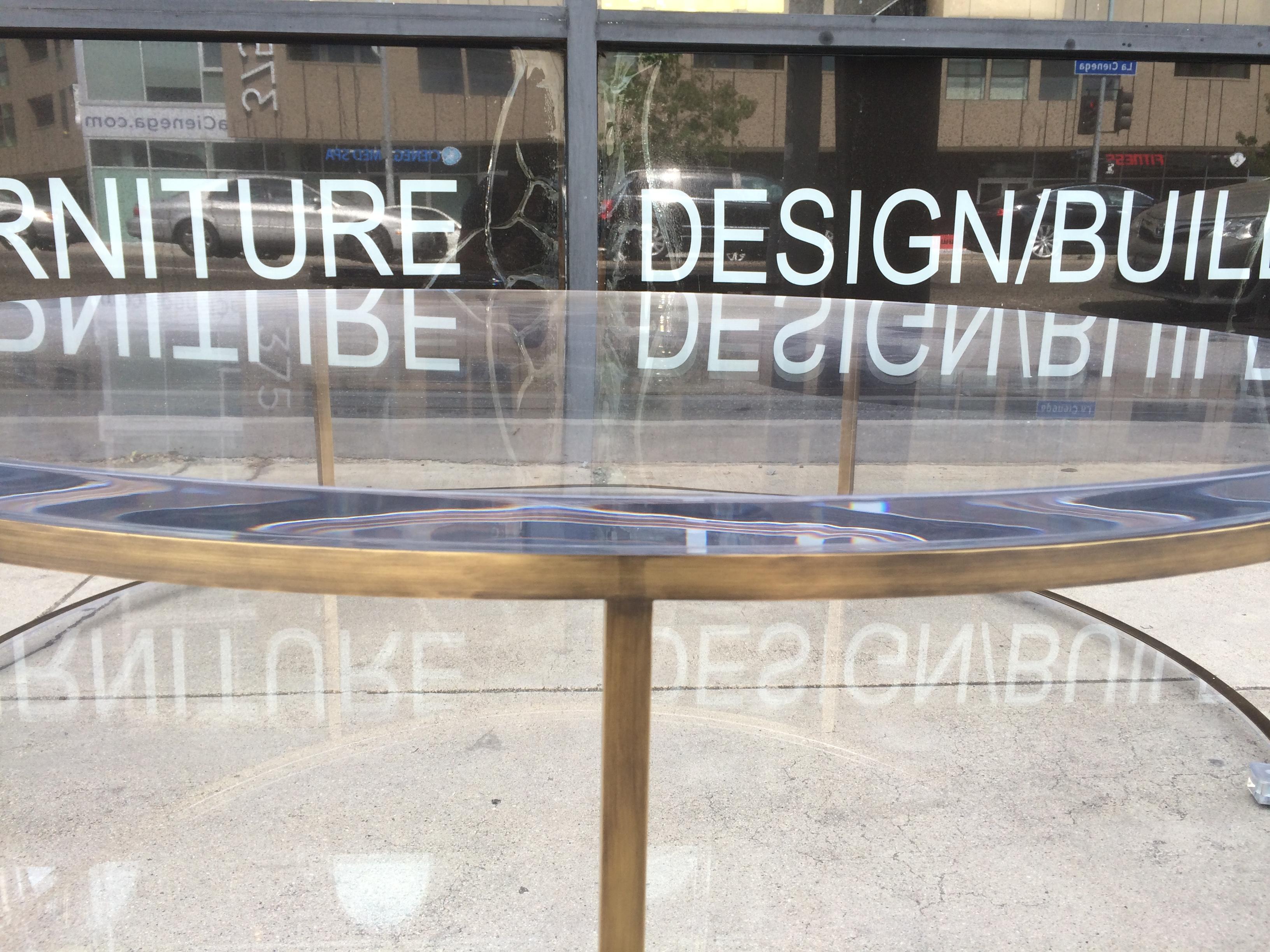 Table basse « Aro One » en Lucite et laiton massif d'Amparo Caldern Tpia en vente 2