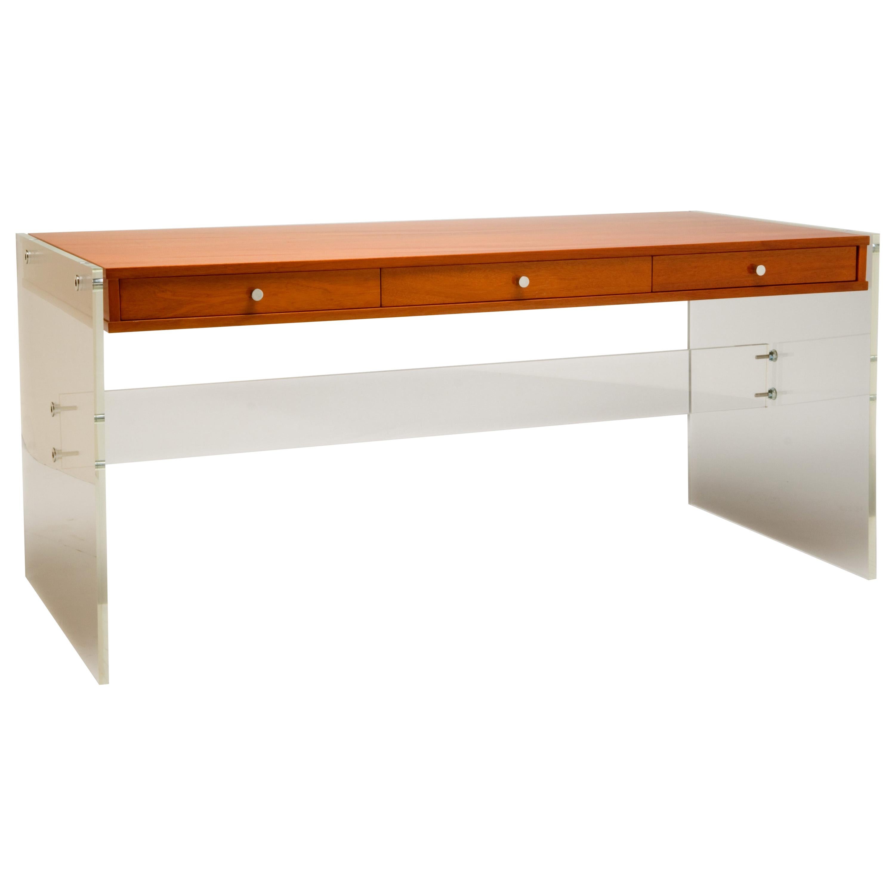 Bureau flottant en Lucite et noyer en vente