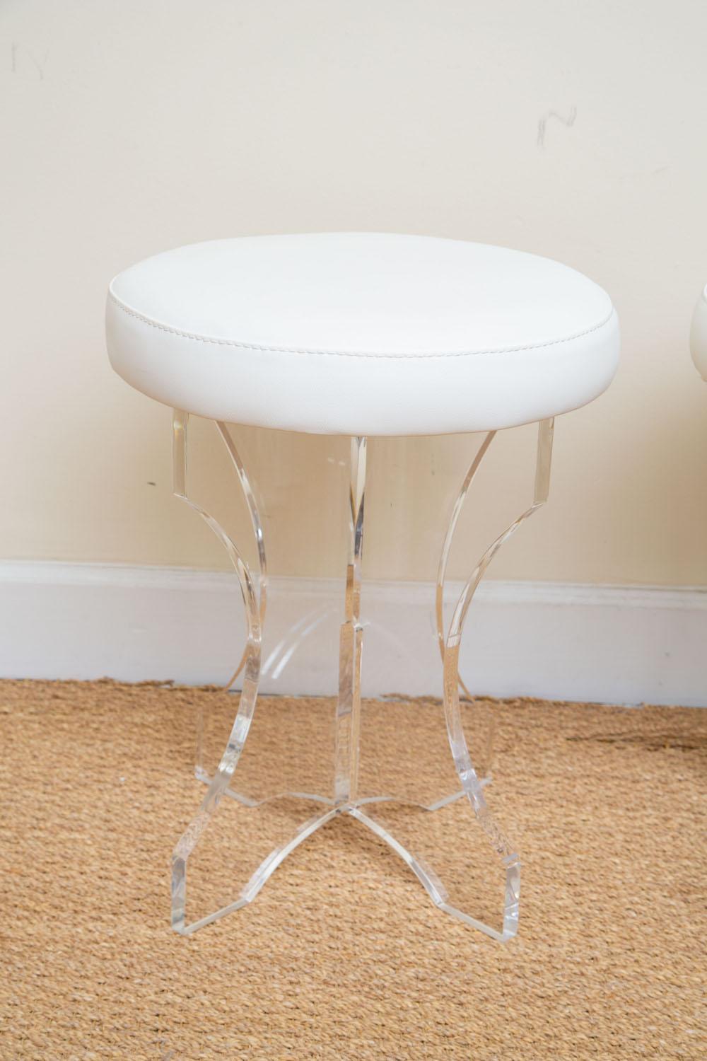 Lucite and White Vinyl Upholstered Vanity Stools Pair of 80's In Good Condition In North Miami, FL