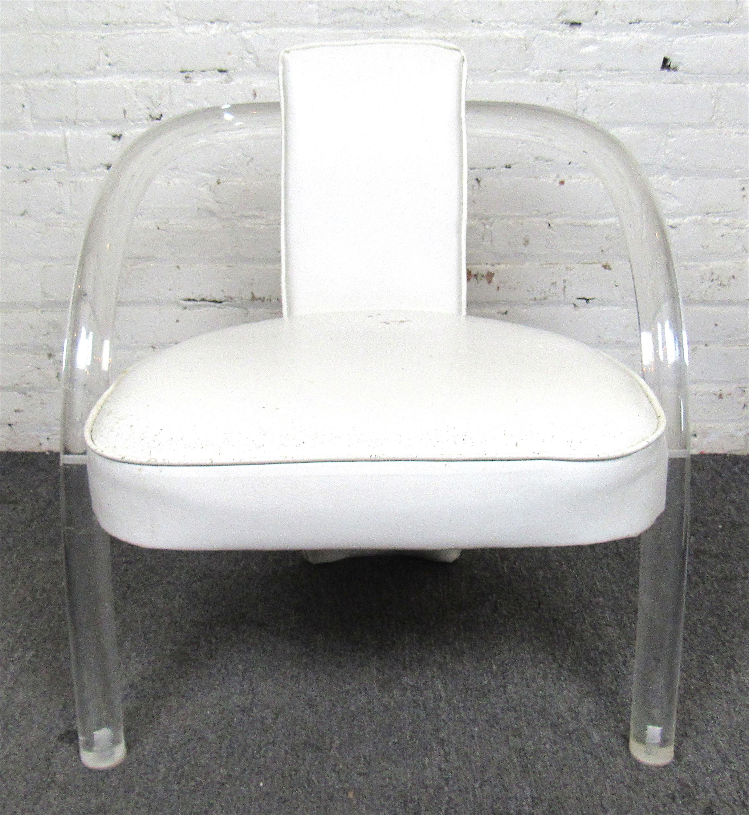Lucite Arm Chair In Good Condition For Sale In Brooklyn, NY