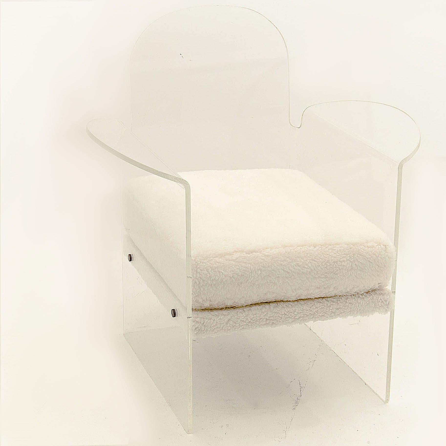 The Lucite give the armchair a feeling of purity, and at the same time the white plush fabric, add a warm sensation when looking at it.
The Lucite panels are mounted together with high quality steel cast screws. it has been newly re-upholstered, by