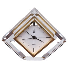 Lucite Arteplas Dreiecks-Tischuhr in Form von Quasten Spanien 1970er Jahre 