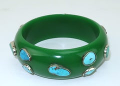 Lucite Bakelite Style Bangle Emerald Green Bracelet With Inlaid Turquoise