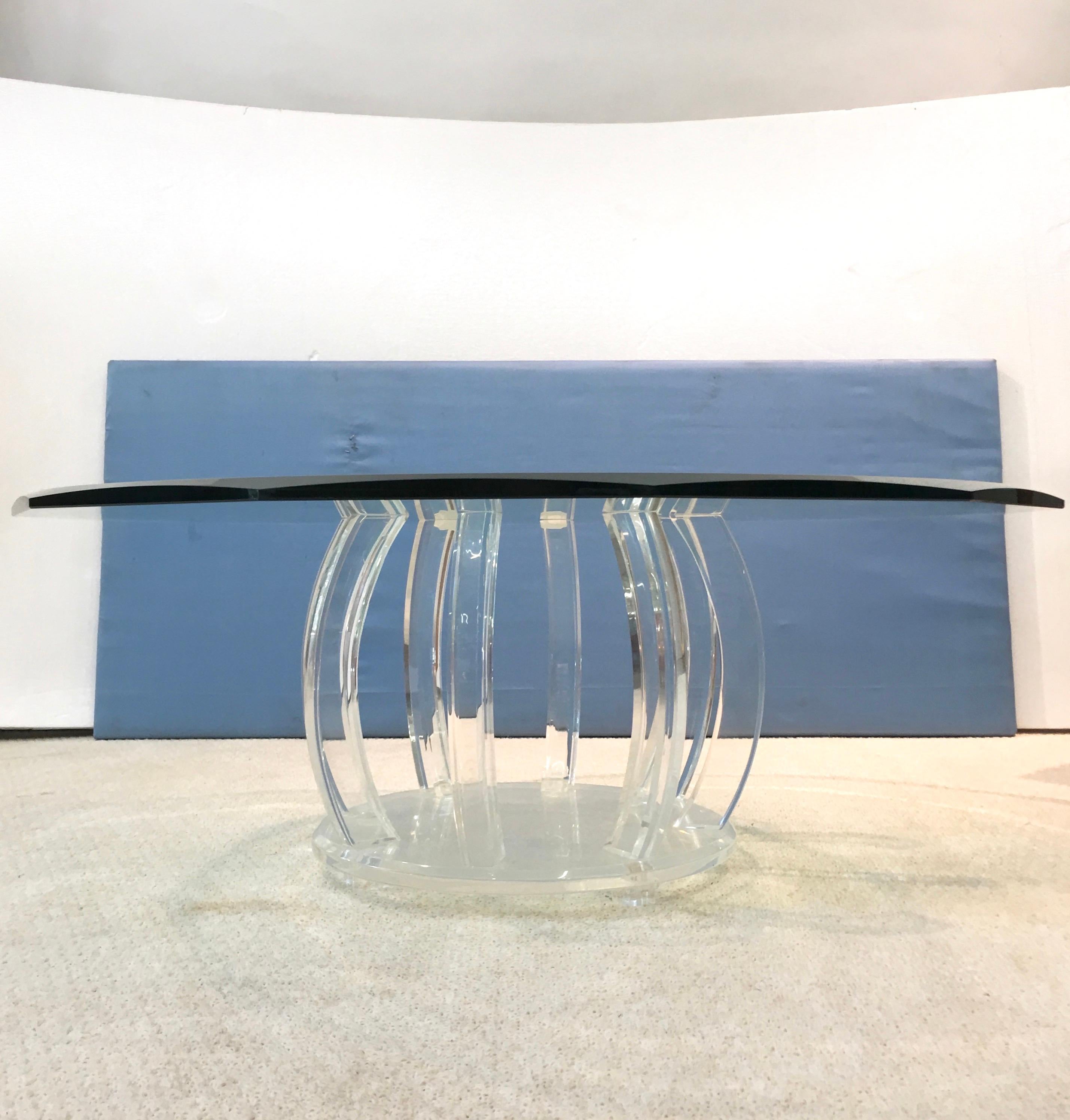 Table de cocktail à base de cage en lucite avec plateau rond en verre biseauté à 12 côtés en vente 6
