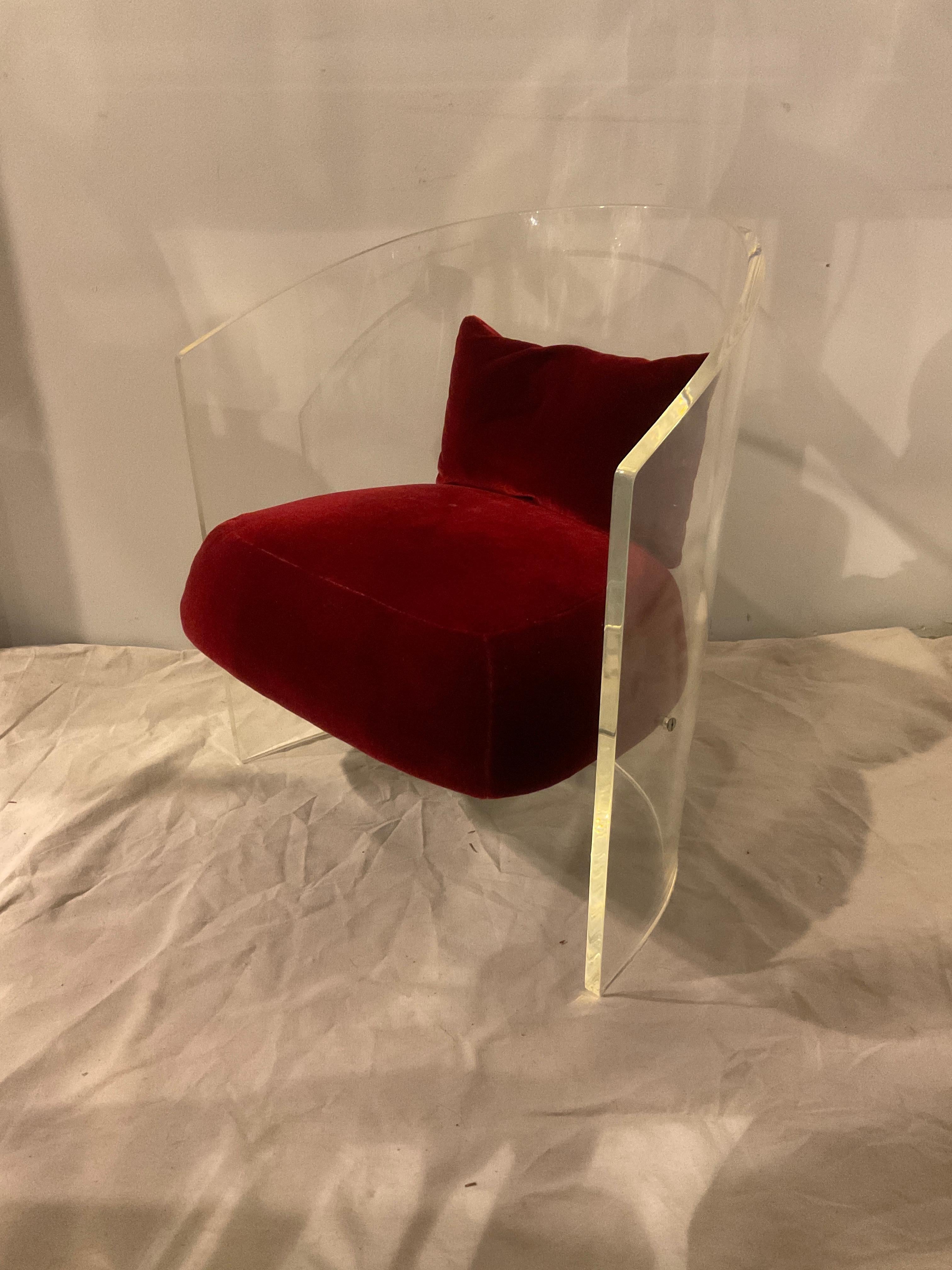  Lucite Barrel Chair By Pace In Good Condition For Sale In Tarrytown, NY