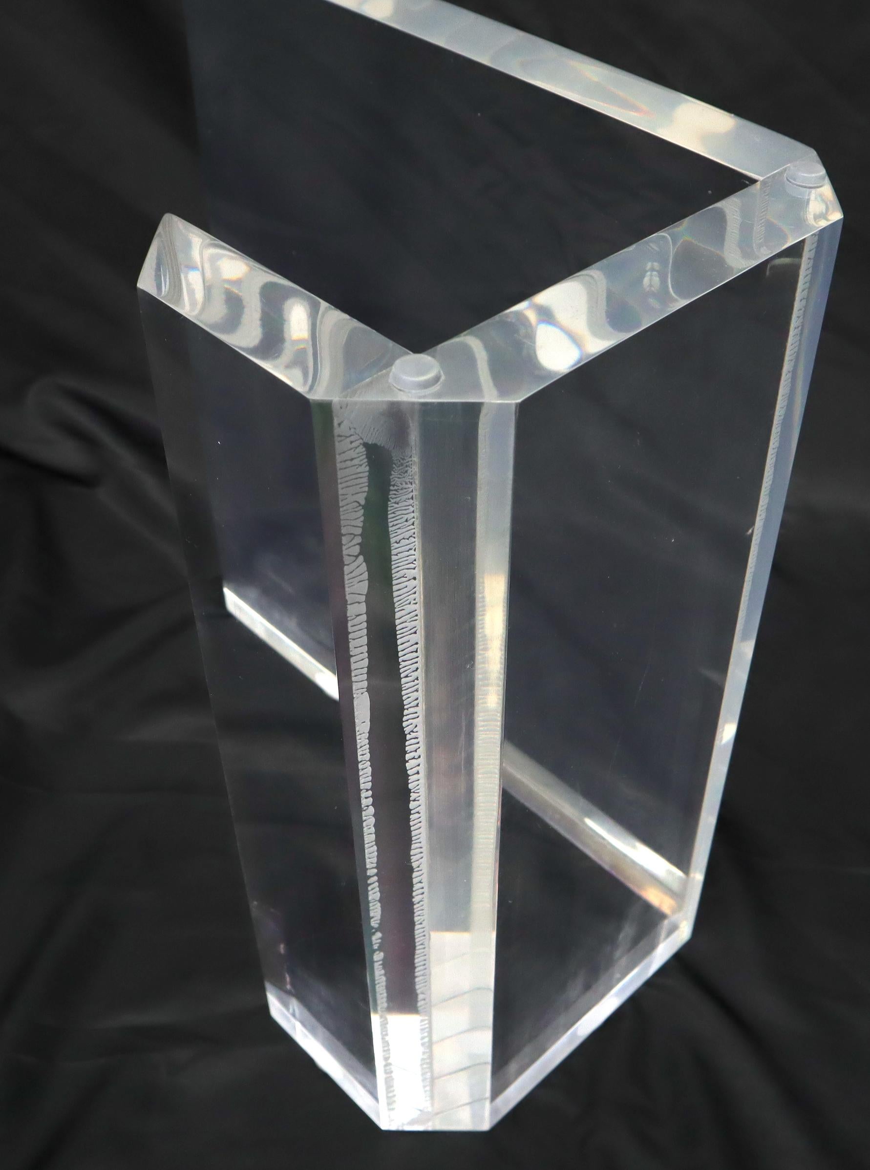 Table basse rectangulaire compacte à base en lucite et plateau en verre en vente 5